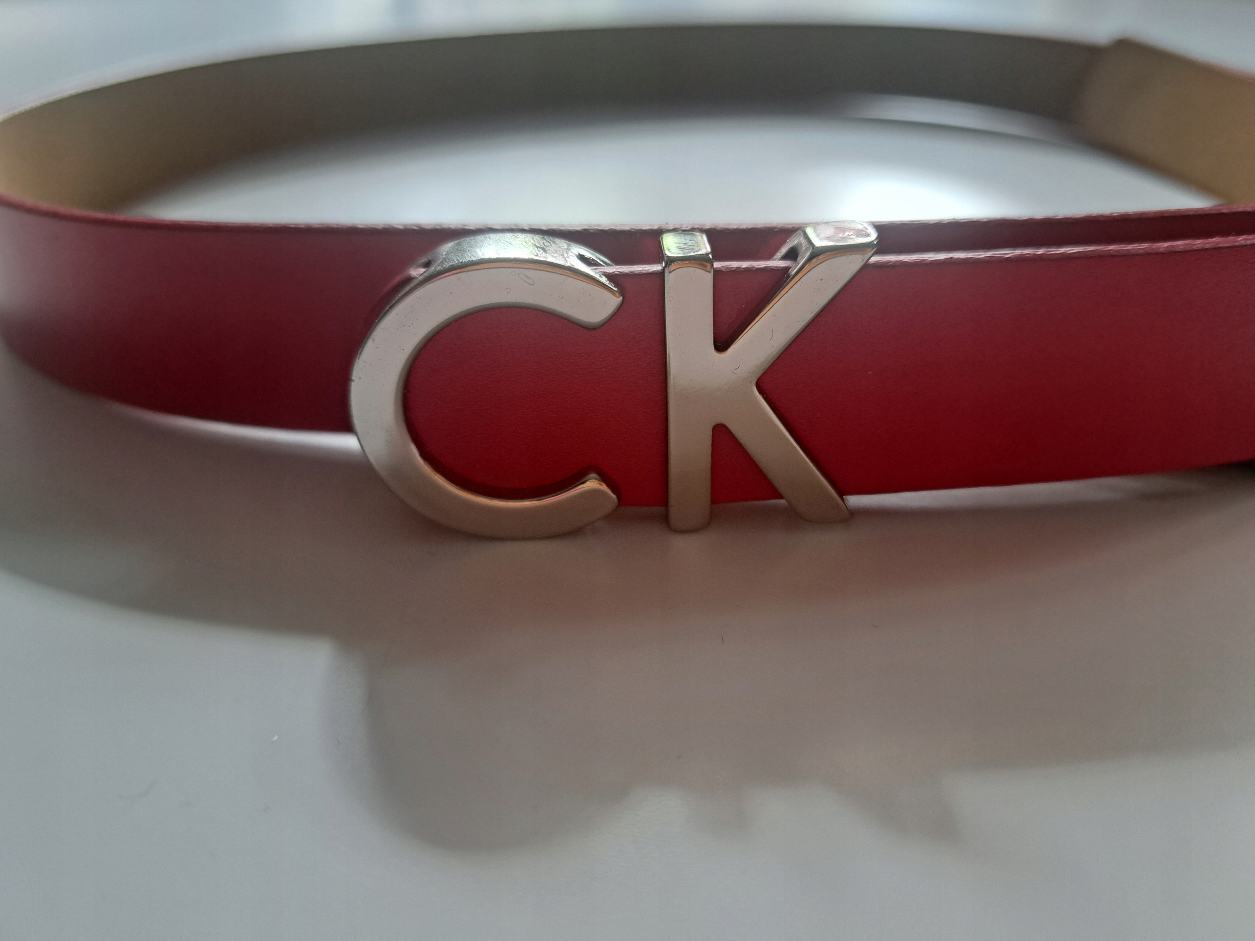 Calvin Klein Pásek Vel. 90 CM Červená Malinová Spona Stříbrná