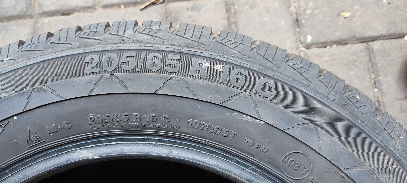 guma zimska Continental Vancowinter2 205/65R16C