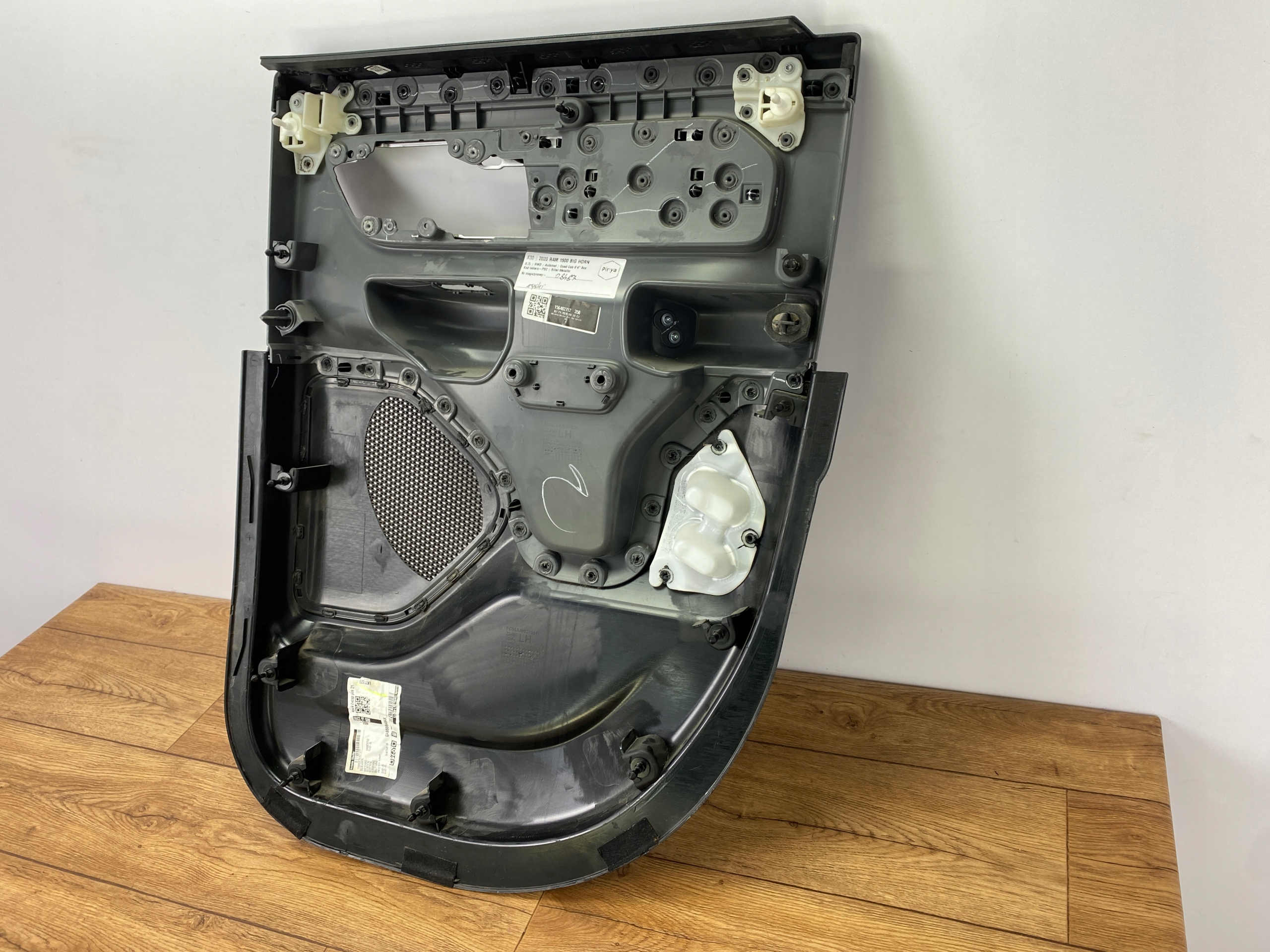 side door left rear part Quad Cab Ram 1500 2019+ USA