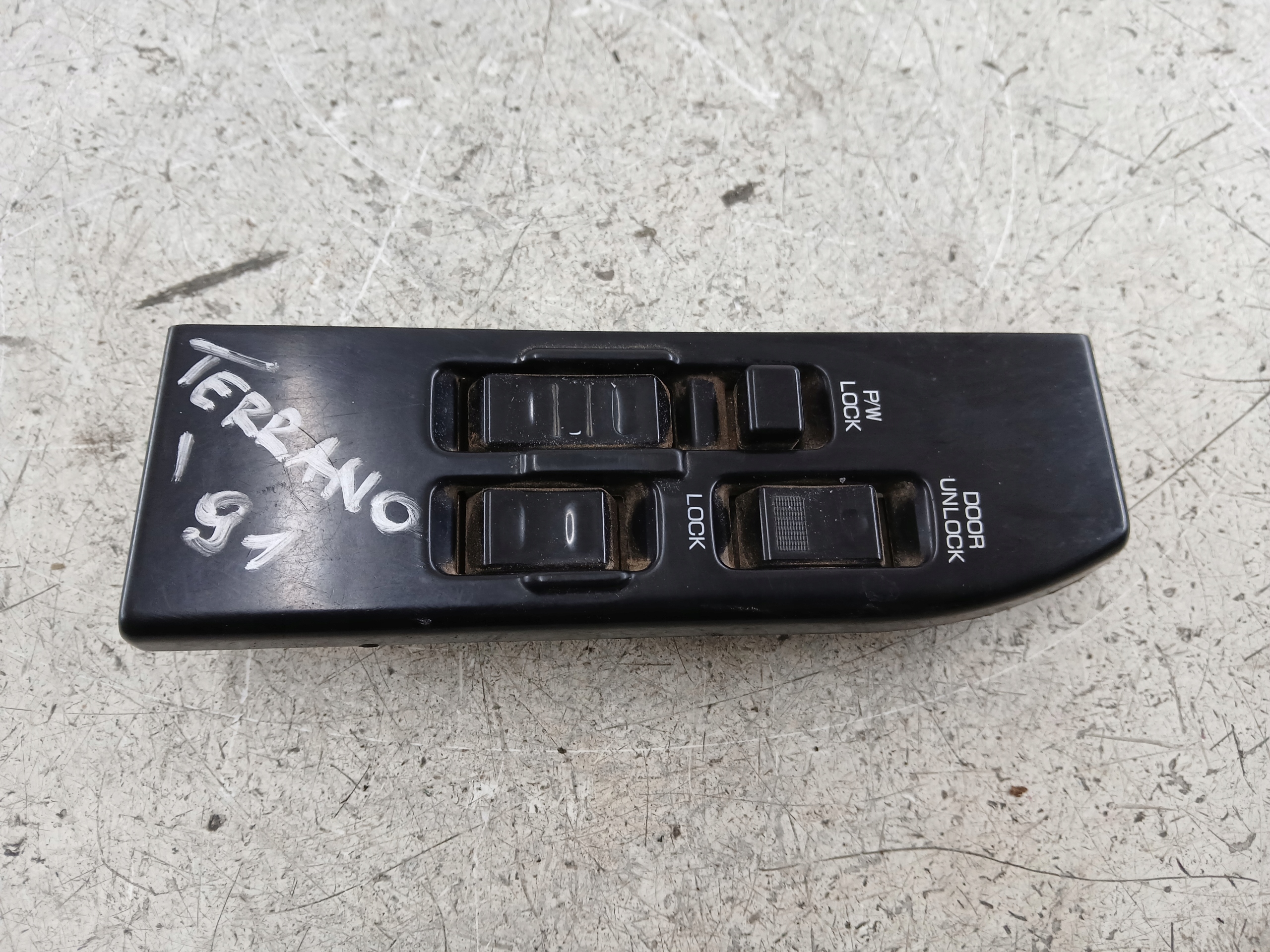 NISSAN TERRANO a 1991 PANEL okna levý předek 25401D3620