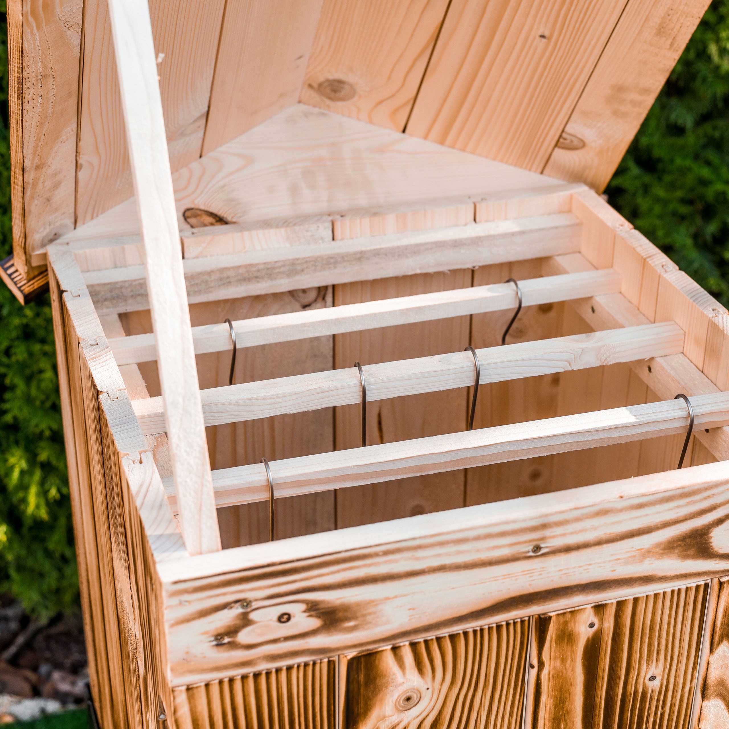 WĘDZARNIA OGRODOWA DREWNIANA DOMOWA KOMIN DUŻA PALENISKO GOTOWY ZESTAW Materiał drewno