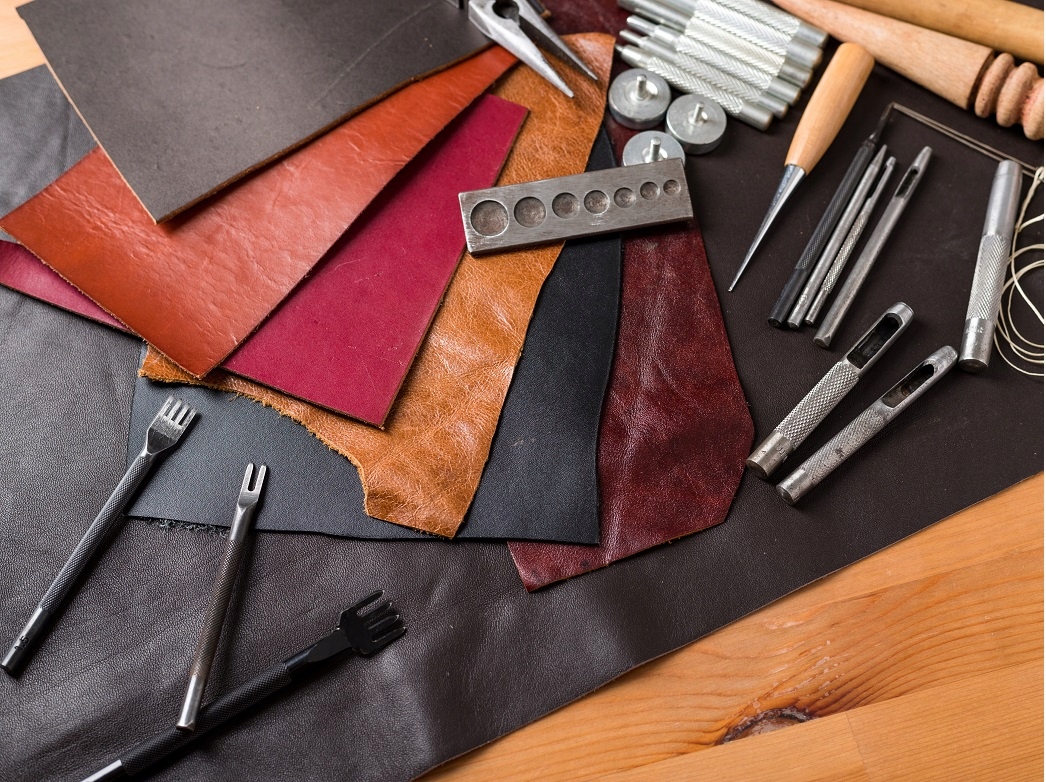 VERA PELLE ITALY Elegancka torebka modny kuferek Długość paska 124 cm