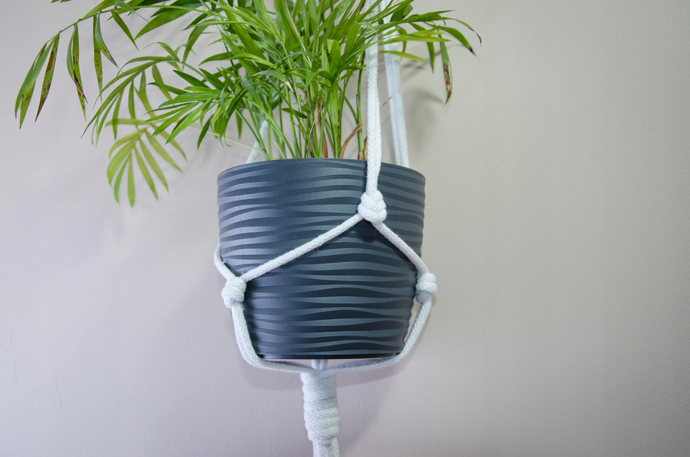 KWIETNIK ZE SZNURKA WISZĄCY MAKRAMA WYBÓR KOLORÓW Maks. szerokość 5 cm