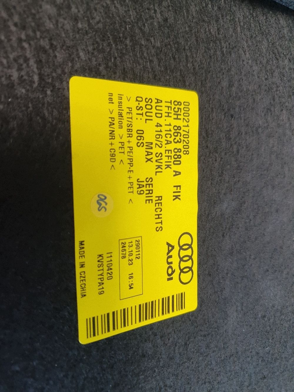 Audi SQ6 e-tron tapacír kufru pravý 85H863880A