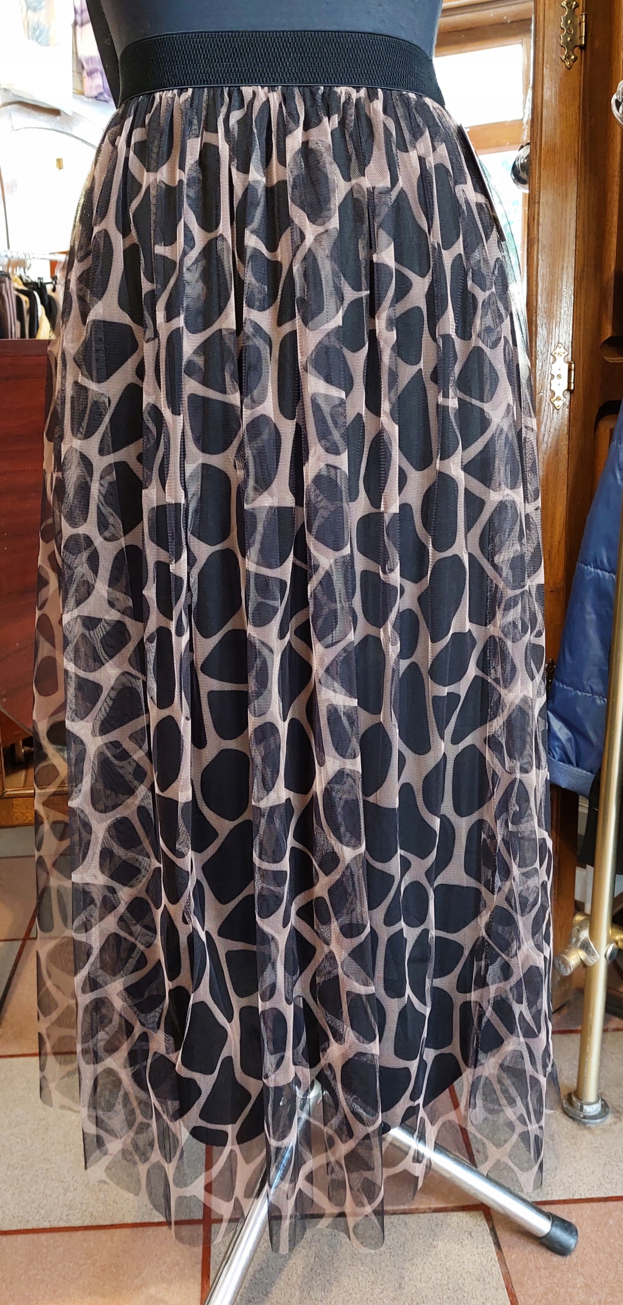 Tiulowa włoska spódnica Fason rozkloszowana