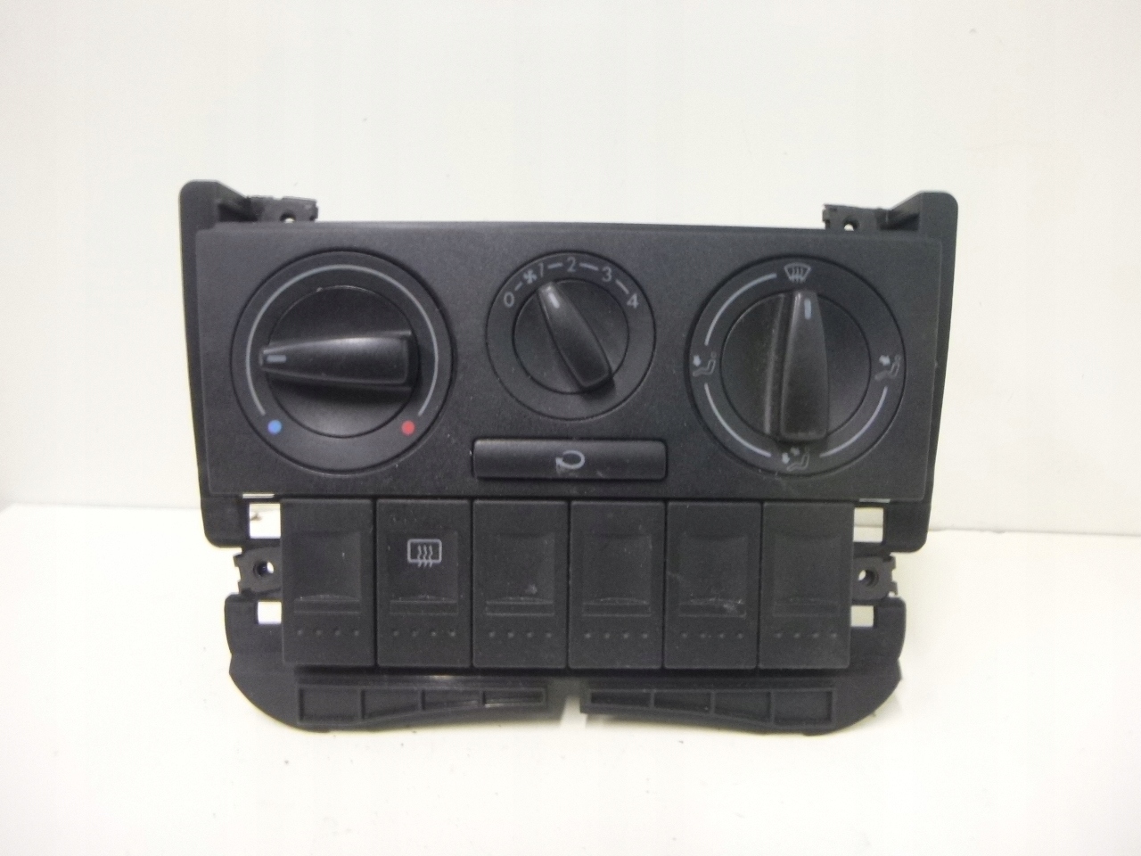 UNITE COMMANDE CLIMA BOUCHES BUSES VOLKSWAGEN LUPO 2000R.