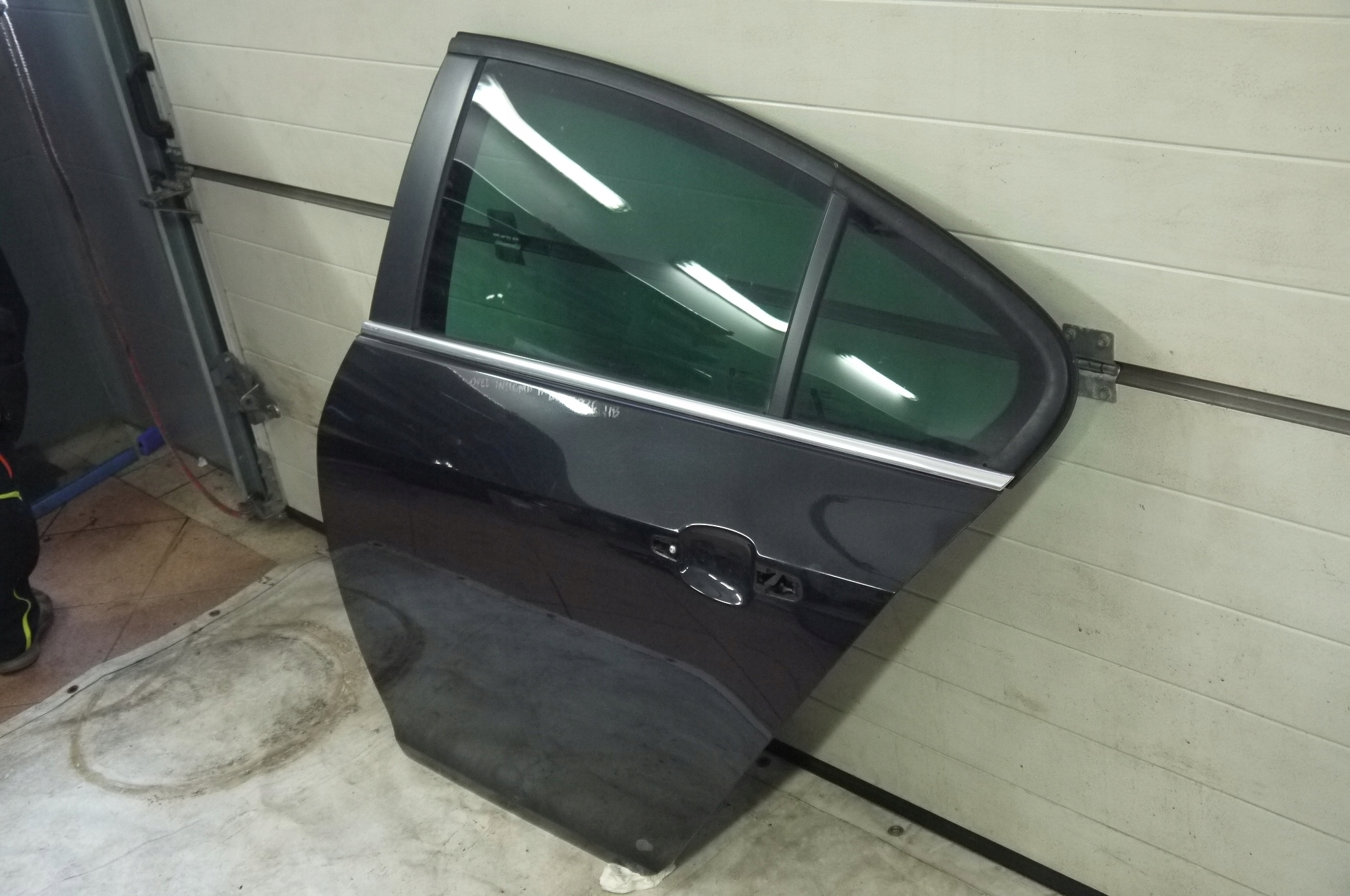 Drzwi lewy tył tylne Opel Insignia A HB Z22C Strona zabudowy tył - lewa