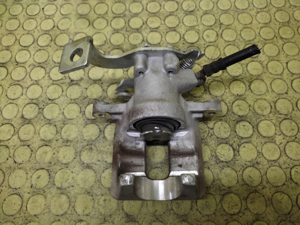 TOYOTA AURIS 2.0 D caliper brake left rear part