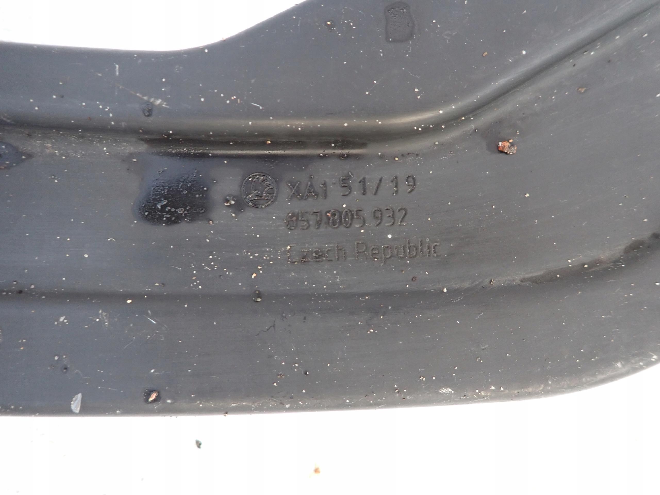 SKODA SCALA 19-> console right holder supports front of the front 657805932