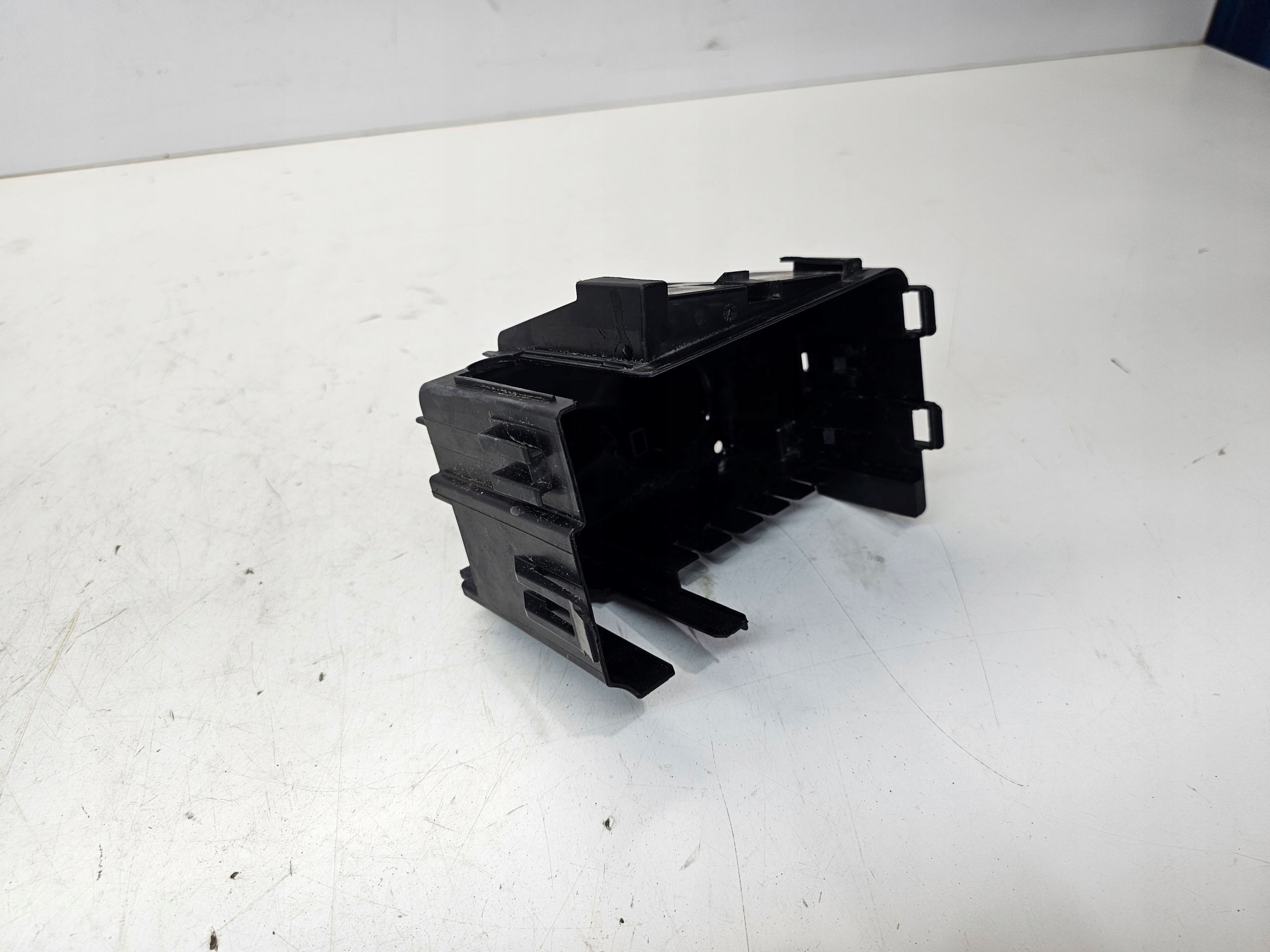 PUSZKA SKRZYNKI BEZPIECZNIKÓW AUDI Q3 8U A3 8V A1 VW 6C0907361F Producent części Audi OE