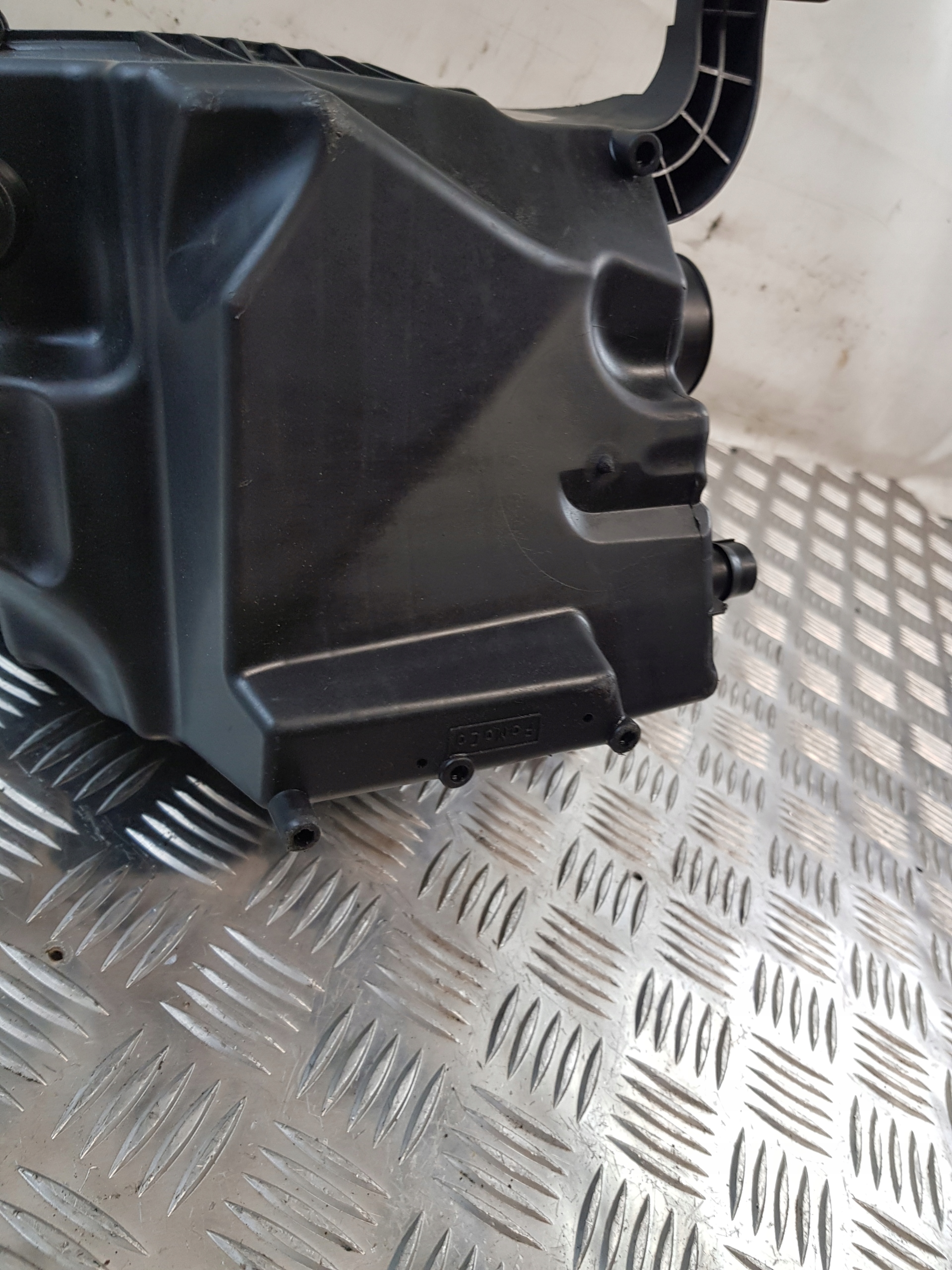 Gehäuse filter luft + Luftmassenmesser 3L3A12B579BA FORD FOCUS MK3 1.6B