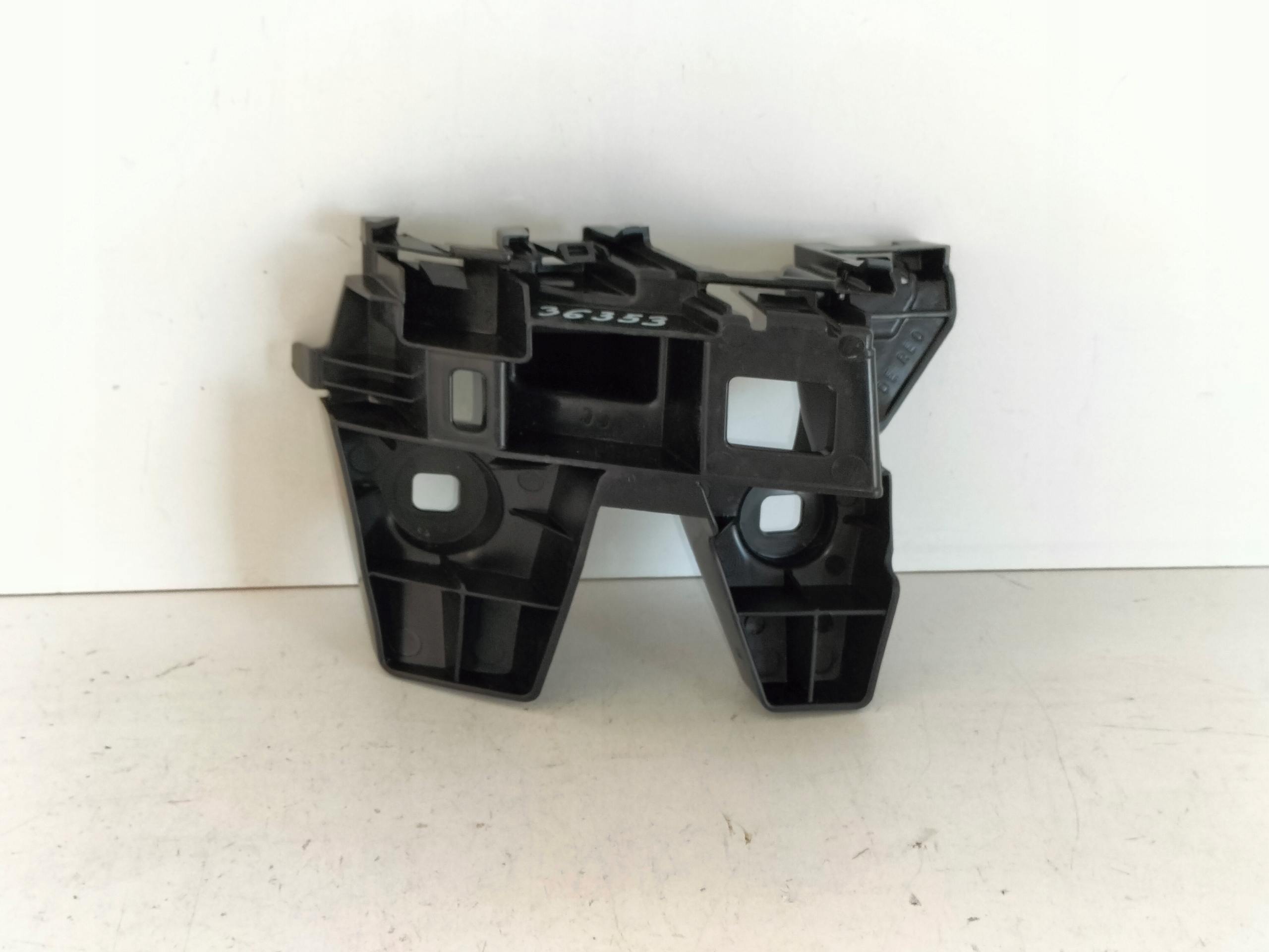 Support Support plaque Pare choc Arrière Gauche VW PASSAT B8 14- KOMBI