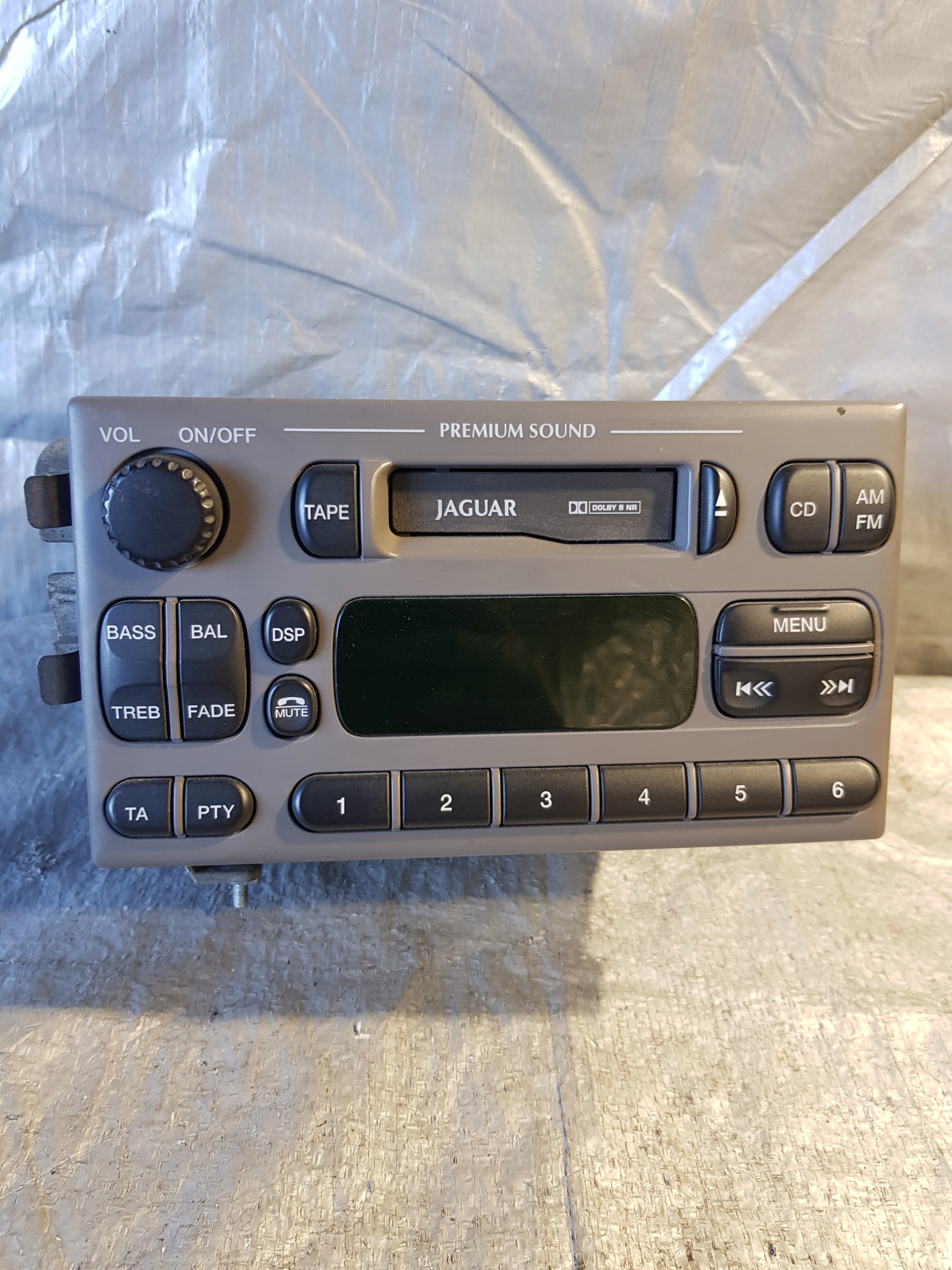RADIO JAGUAR XR8F18K876AGAGN