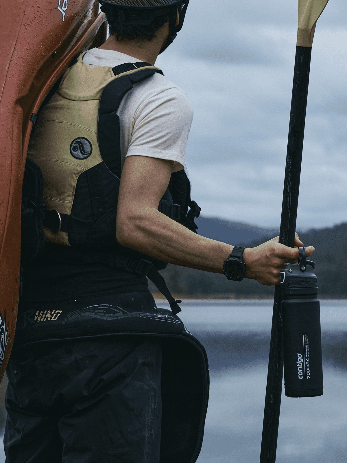 TERMOS Z USTNIKIEM CONTIGO FREE FLOW 700ml CZARNY Kolor dominujący czarny