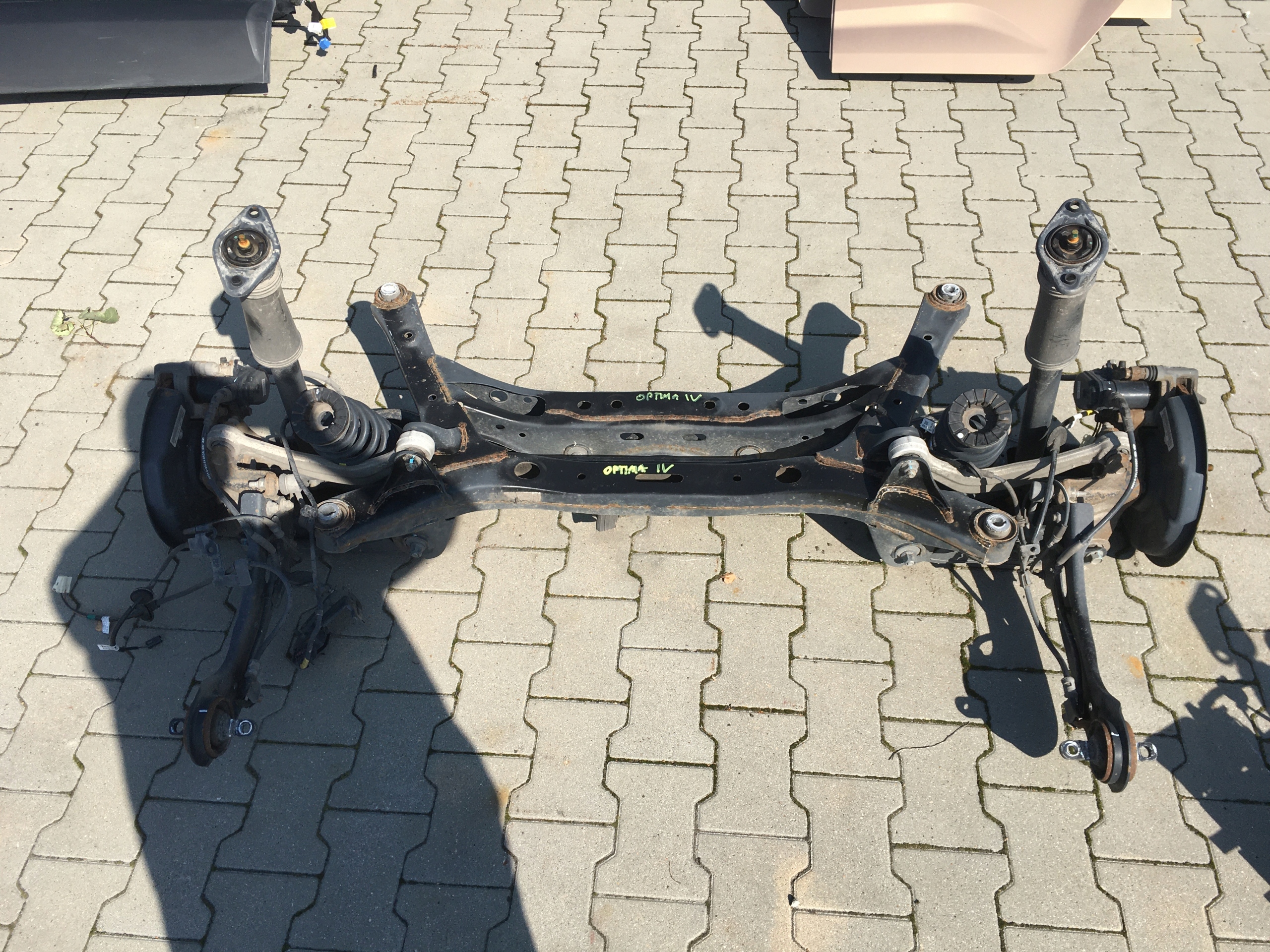 KIA OPTIMA IV 15-20 BELKA ZAWIESZENIA TYLNA TYŁ