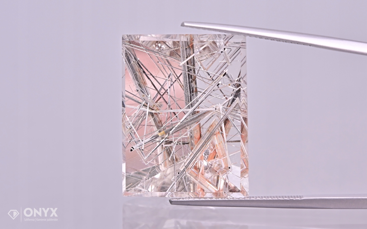 Křemen s rutilem fazetovaný obdélník 24x18,5 mm