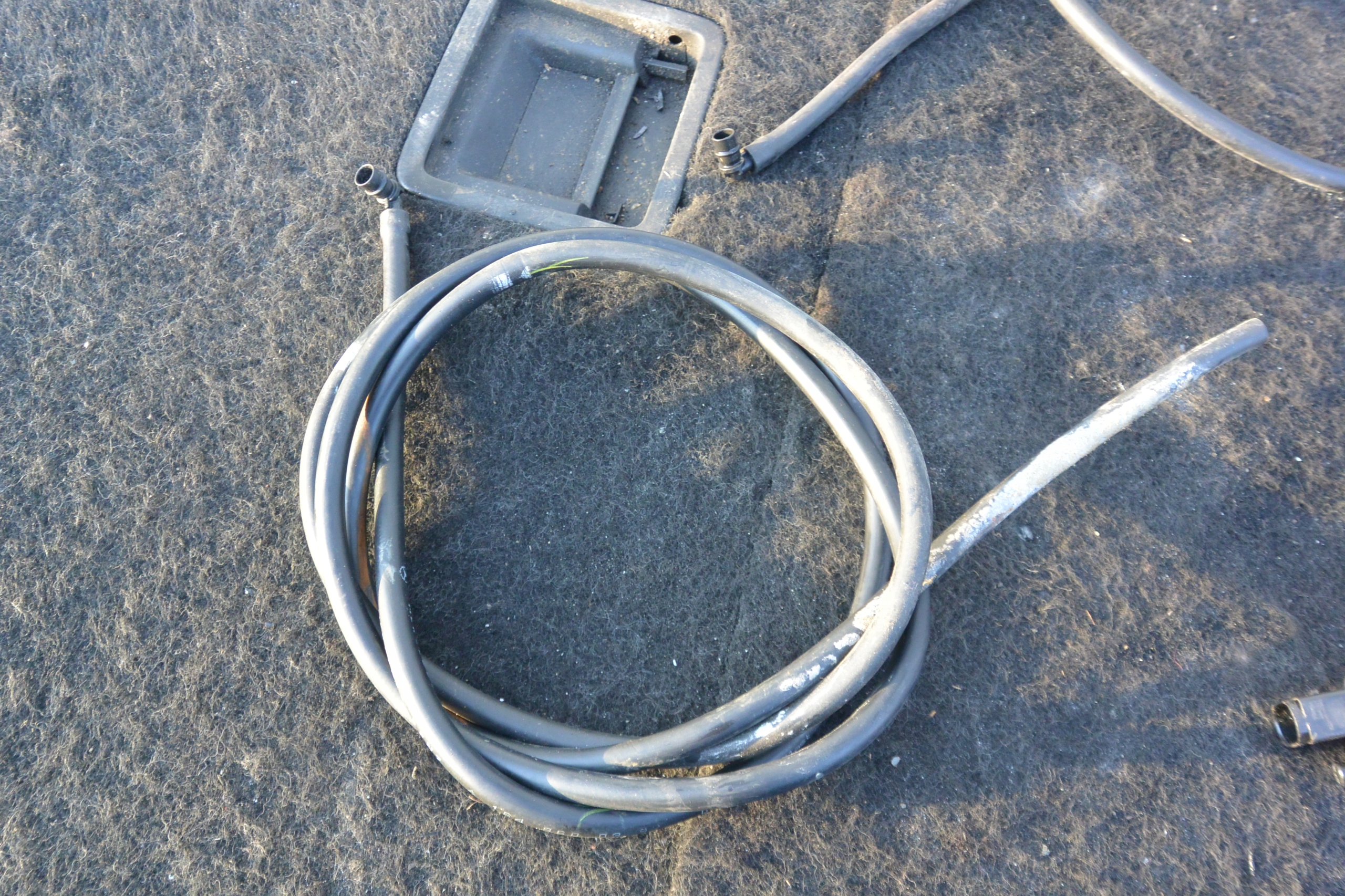 PRZEWODY SPRYSKIWACZY MERCEDES GL X164 ML W164 EU Part manufacturer Mercedes Benz original OE