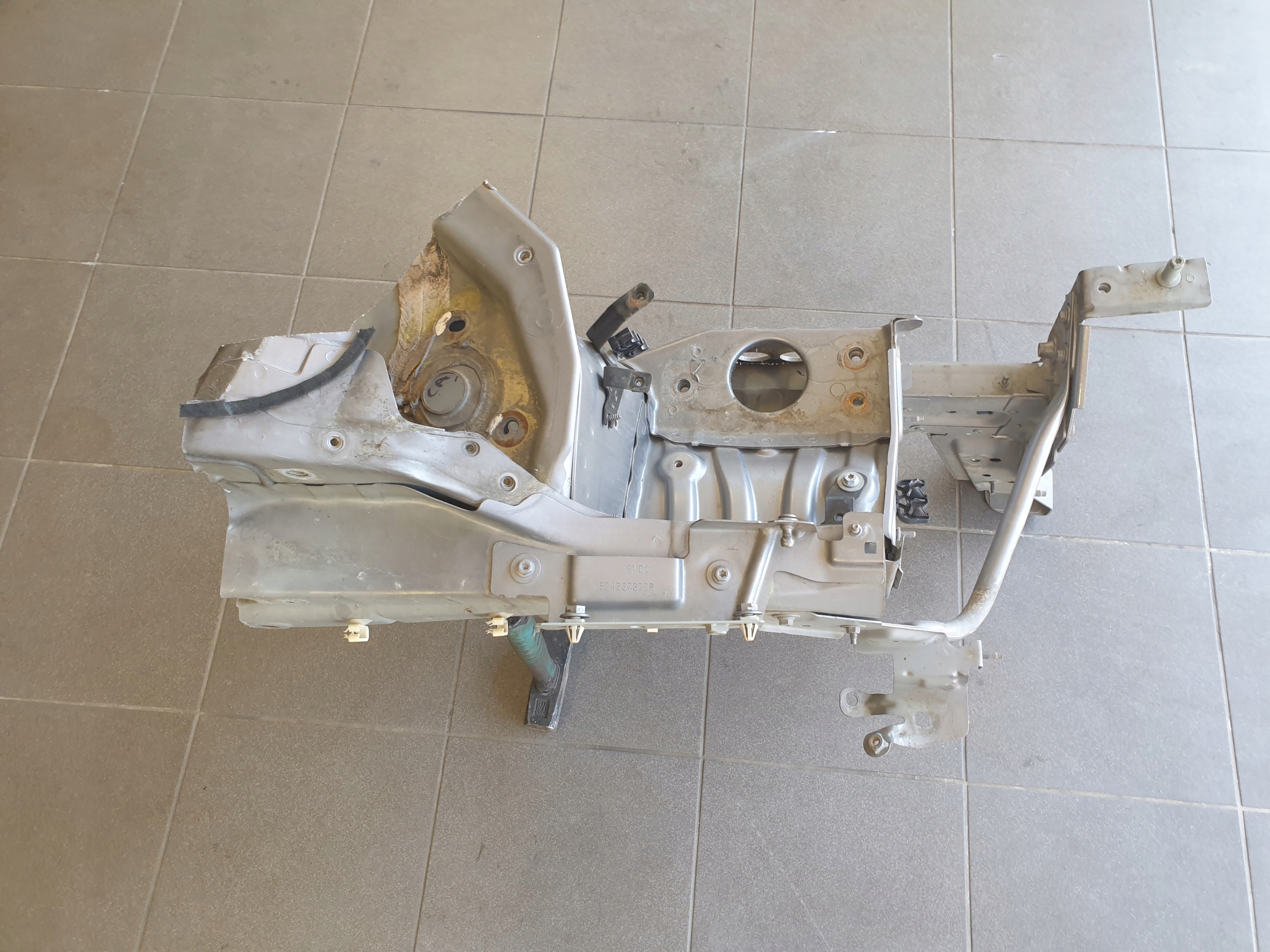 LONGHERONE Destro quarto LONGHERONE FARTUCH RENAULT CAPTUR e 2014