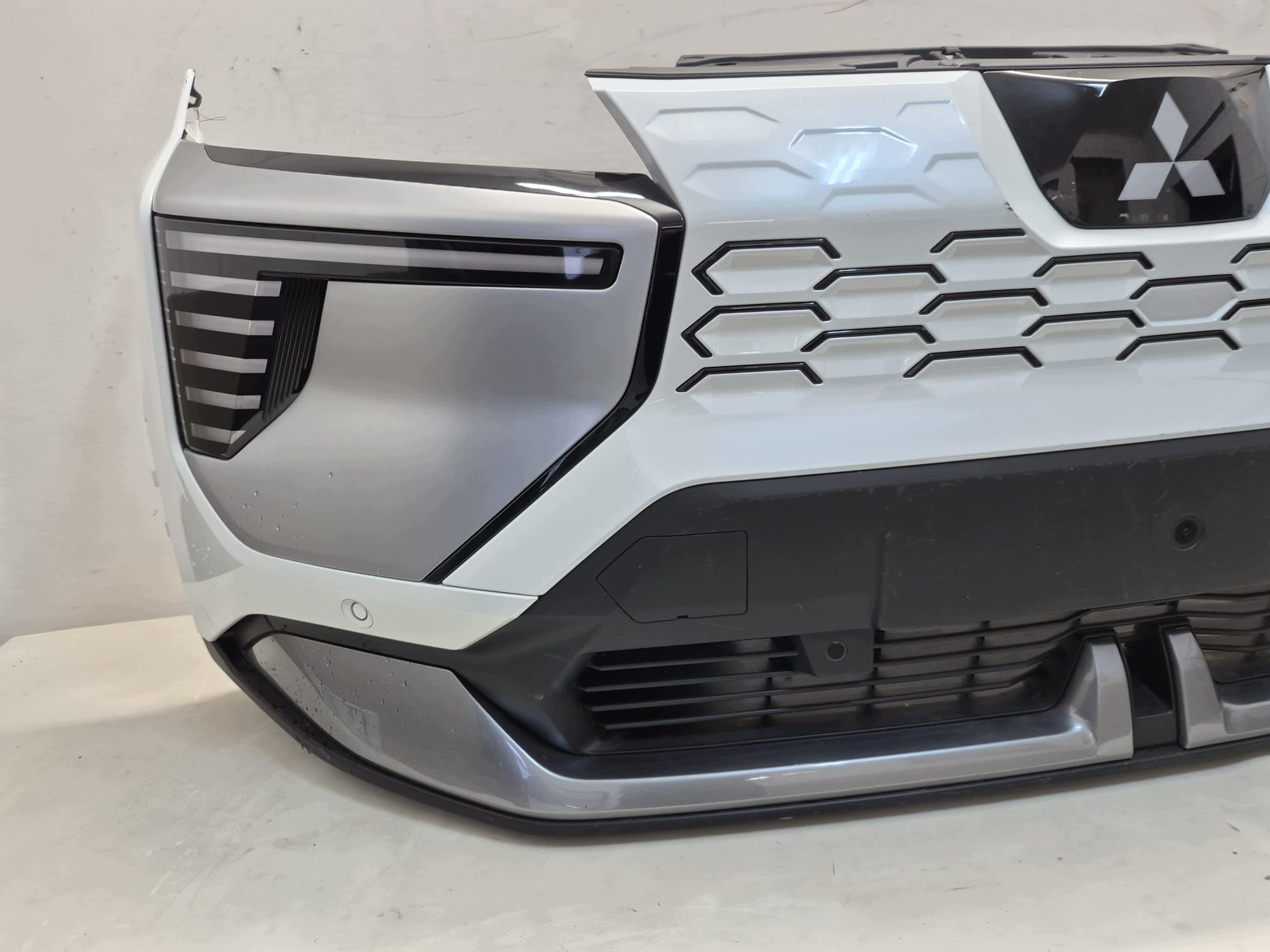 MITSUBISHI ECLIPSE CROSS II 26- bumper front front complete PDC