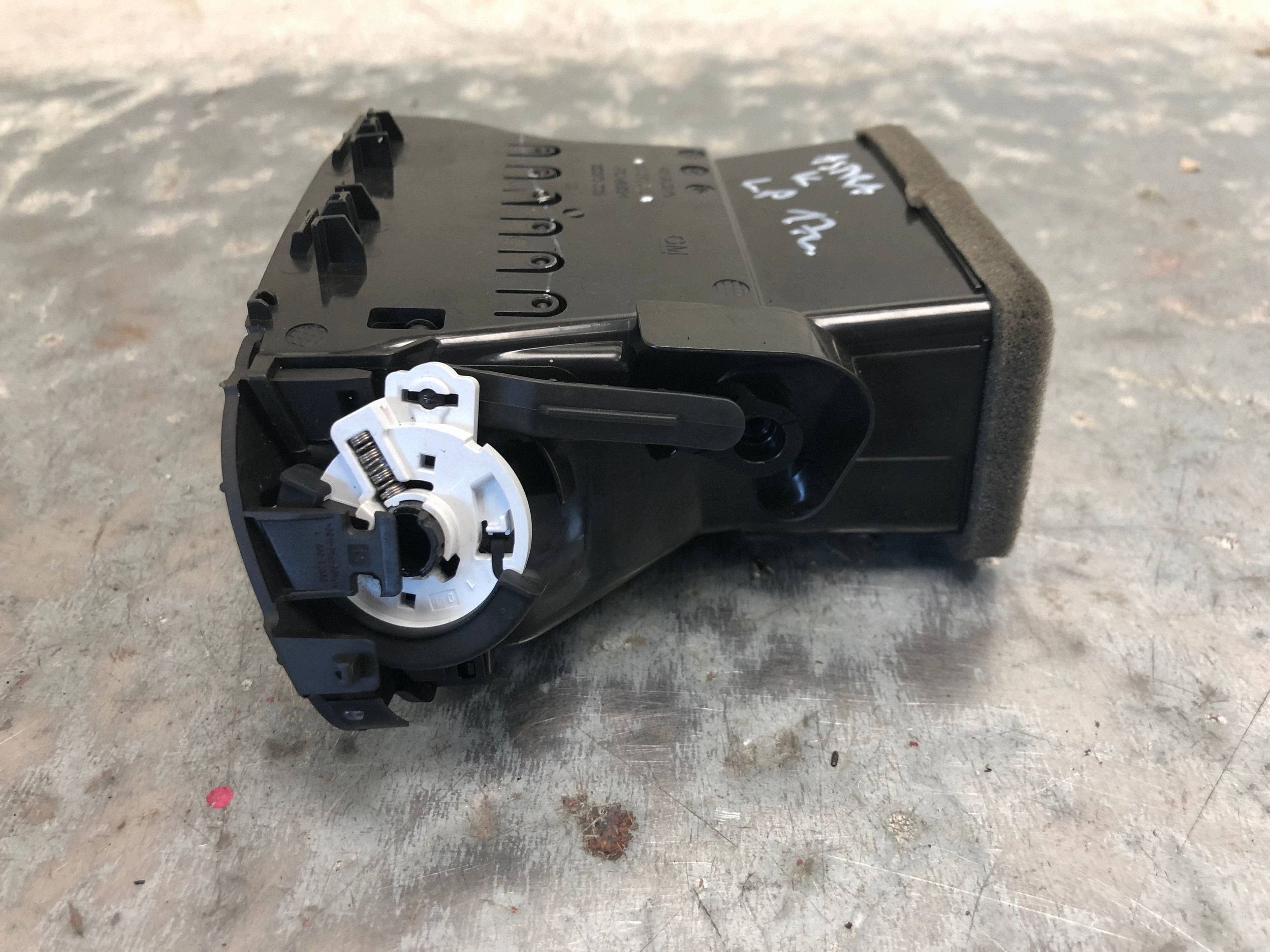 grid air conditioning devices left front OPEL ASTRA K 39079555
