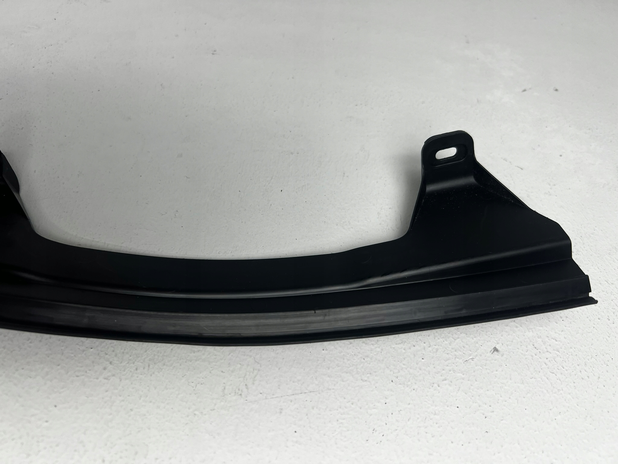 JEEP RENEGADE USZCZELKA DRZWI PRZEDNICH PRZÓD PRAWY 52142354 Producent części Jeep OE