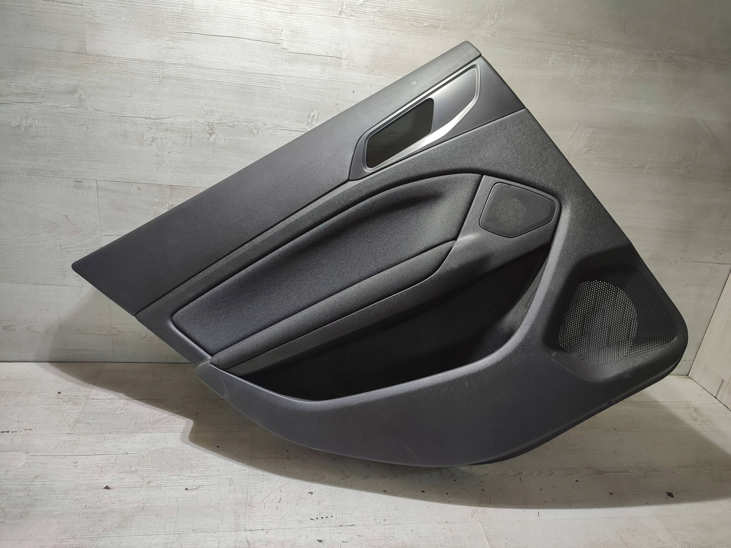 Peugeot 308 2019 rear part side left side / upholstery door tylnych