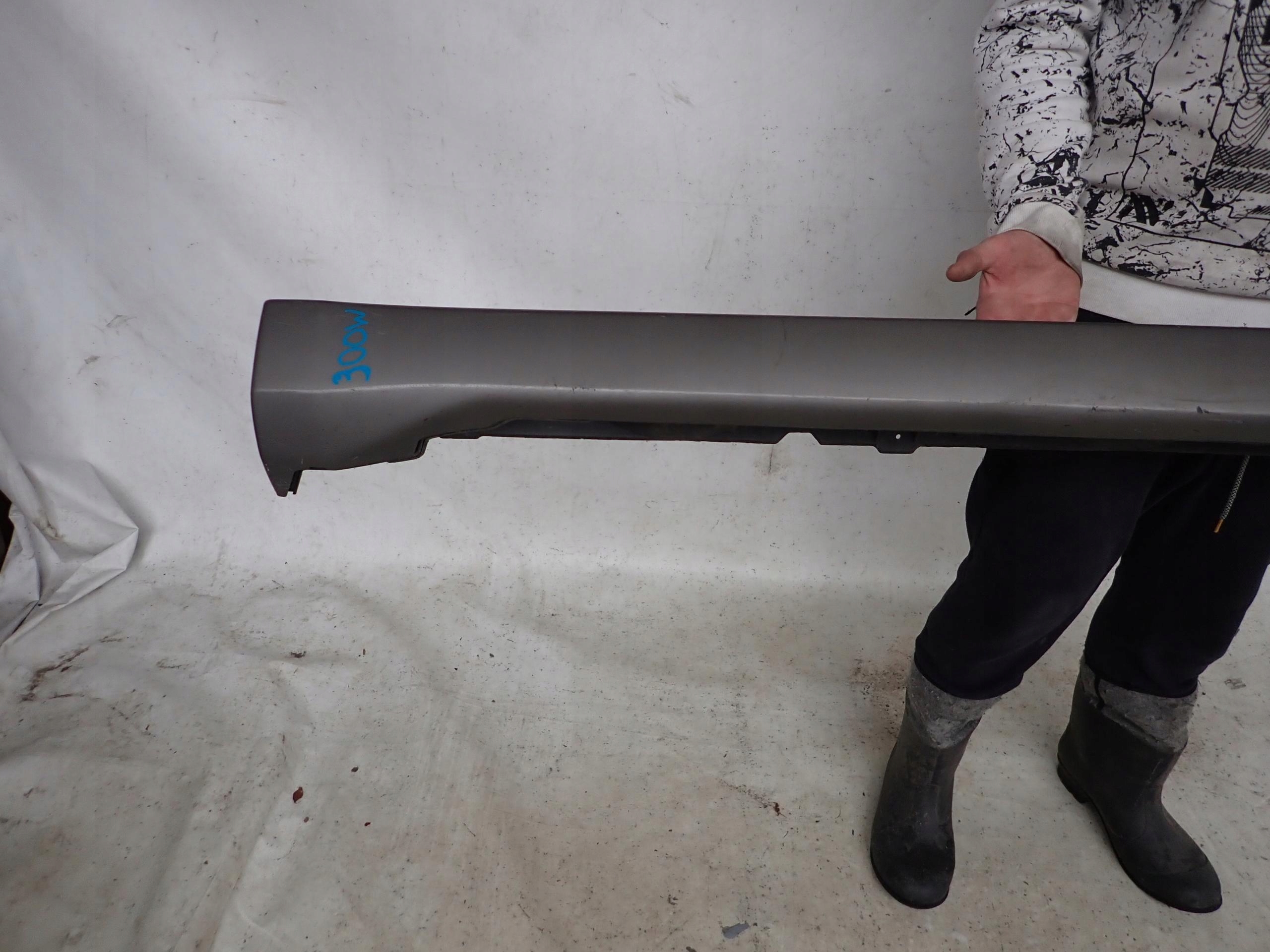 MITSUBISHI OUTLANDER and 03-06 moulding threshold left MR971434