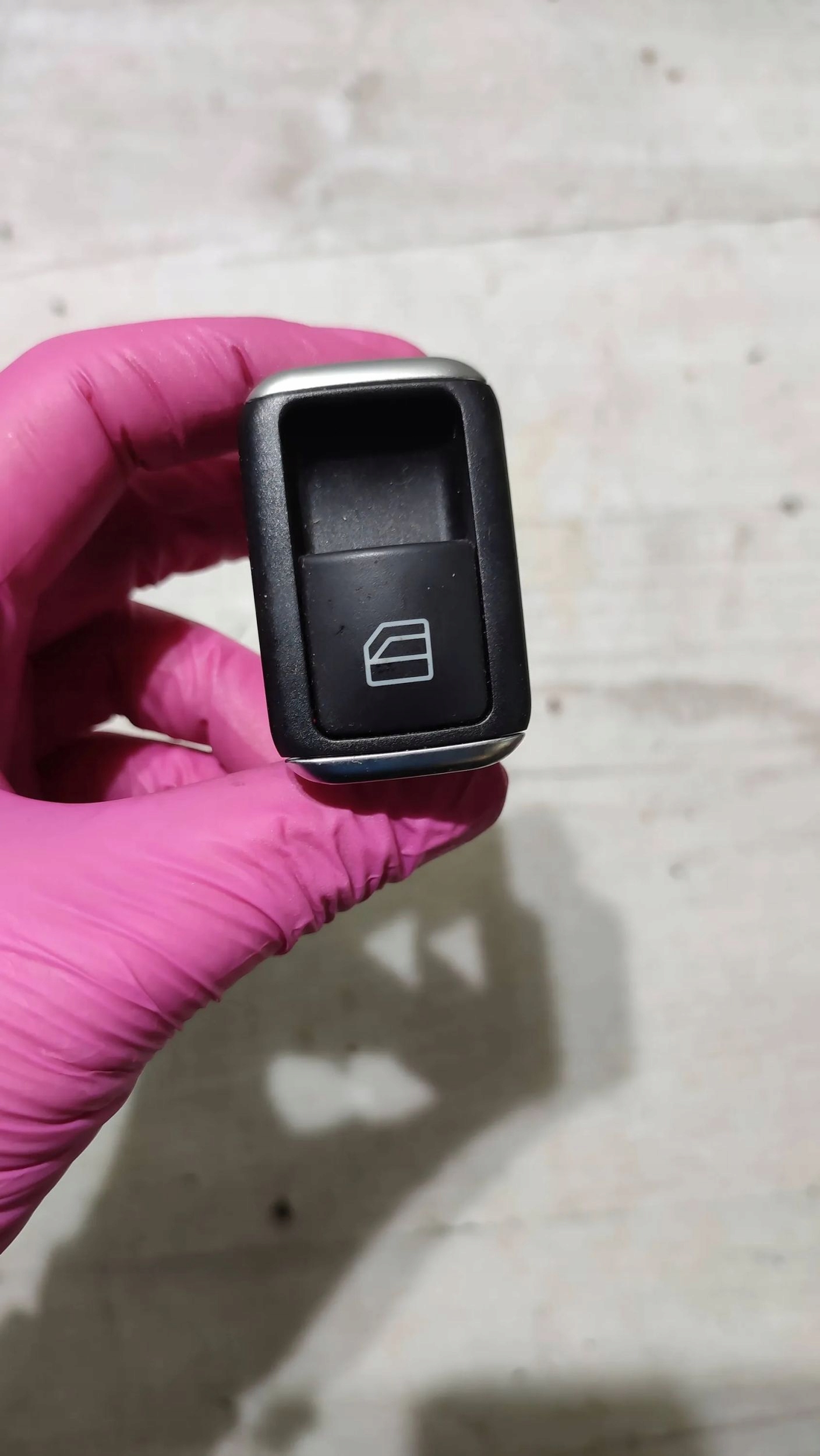 Mercedes-Benz A W176 2017 switch windows
