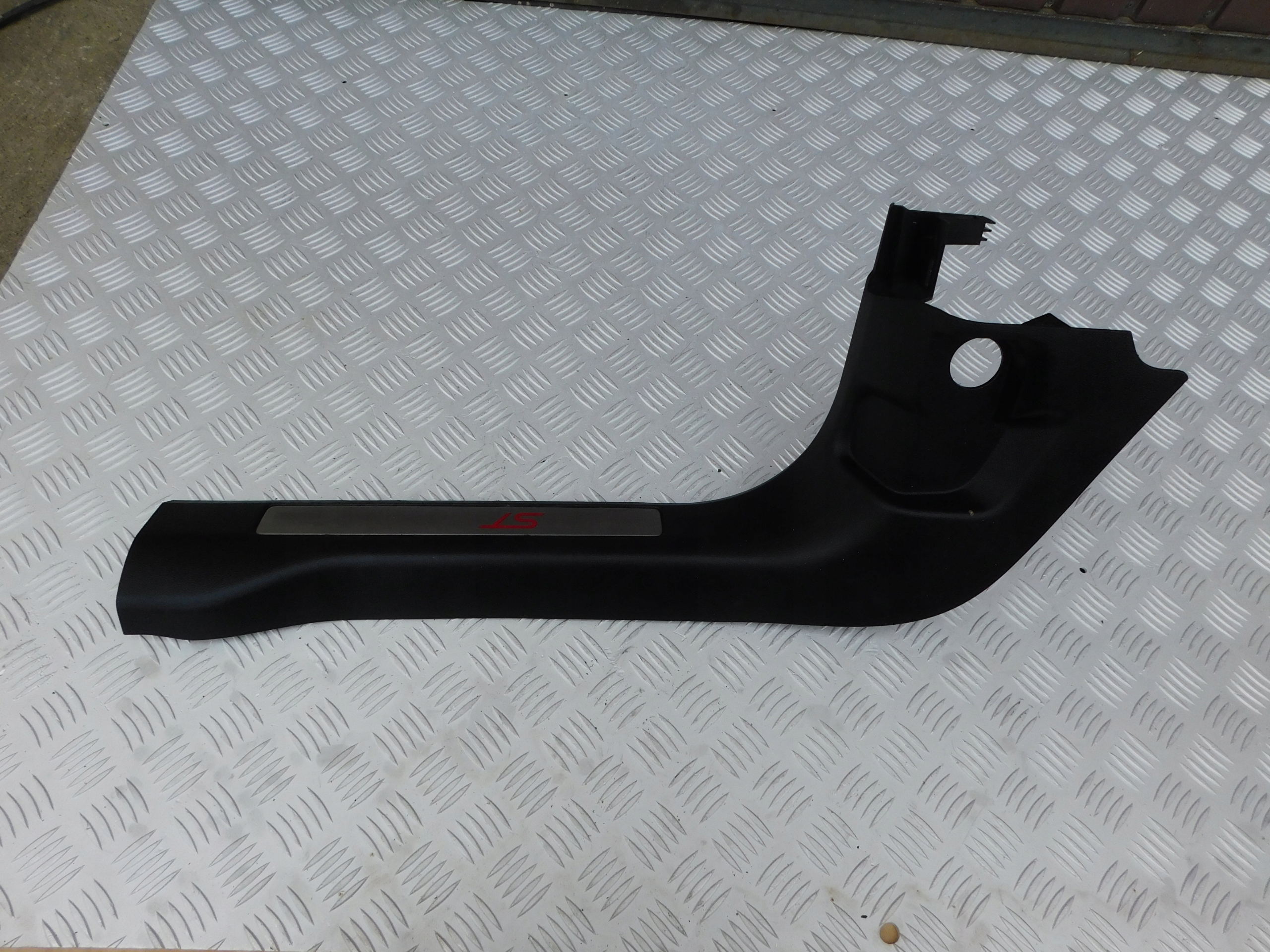 FORD KUGA MK3 ST LINE moulding cap plastic covering threshold left left