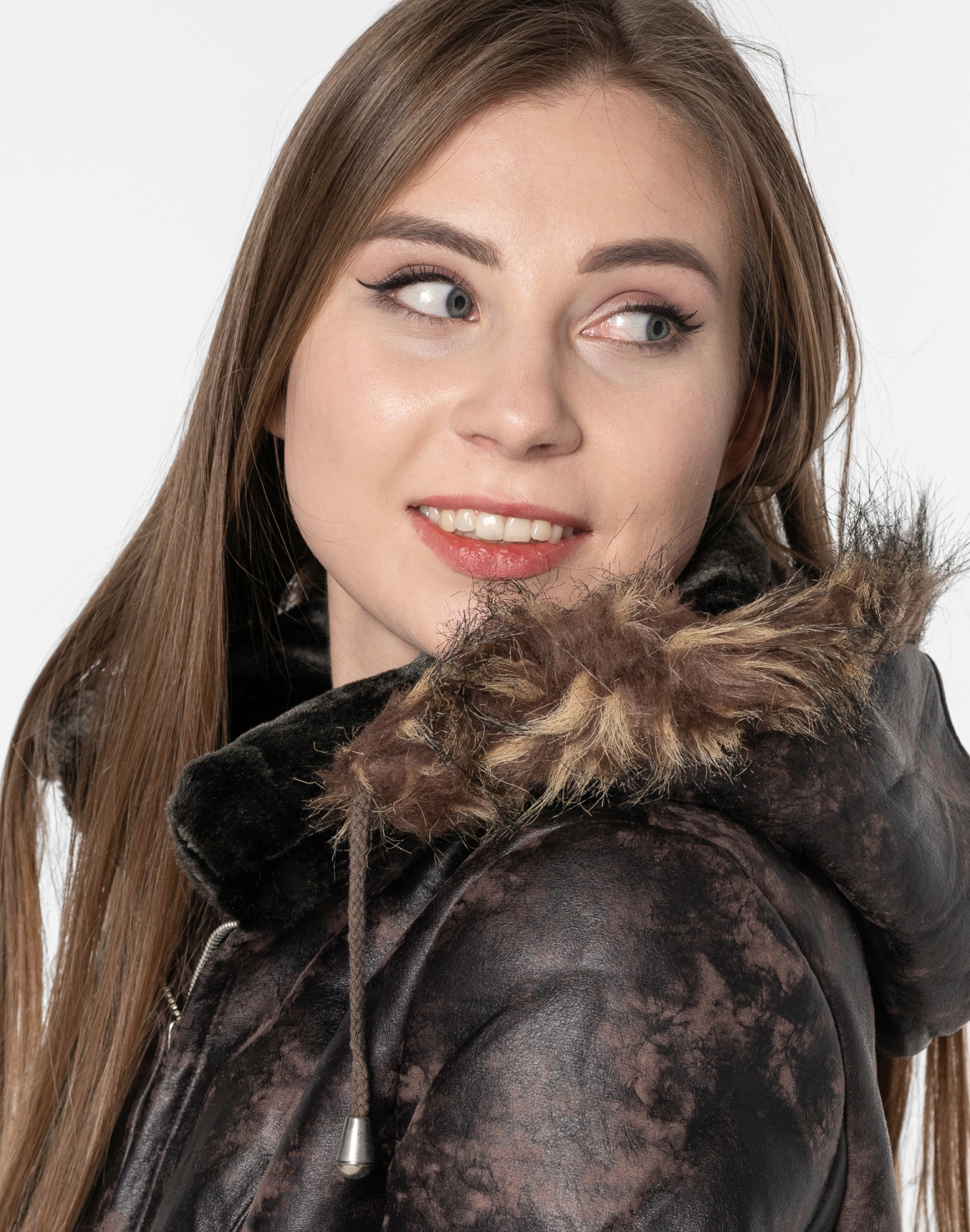 Ciepła Ocieplana Krótka Kurtka Damska Zimowa Ocieplona Futerkiem 617-3 3XL Rozmiar 3XL