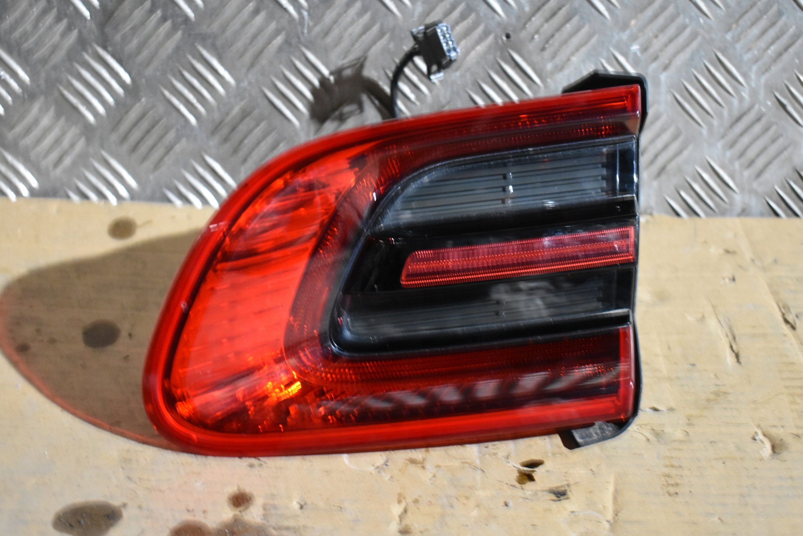 IDEALNA light rear right to the bonnet PORSCHE MACAN 1