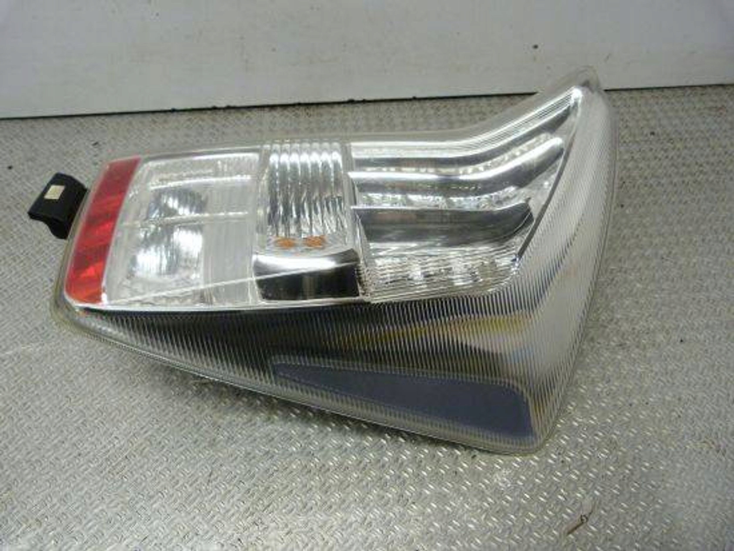 Toyota Prius XW30 2012 Lampa tył tylna prawa Strona zabudowy prawa