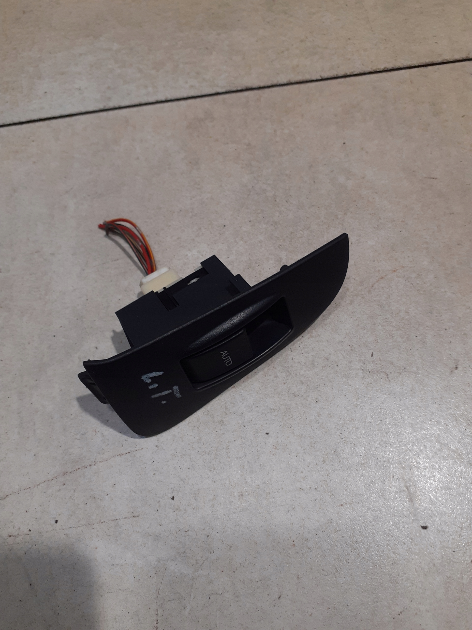 button PANEL windows left rear part TOYOTA AVENSIS T25 2.0 D4D