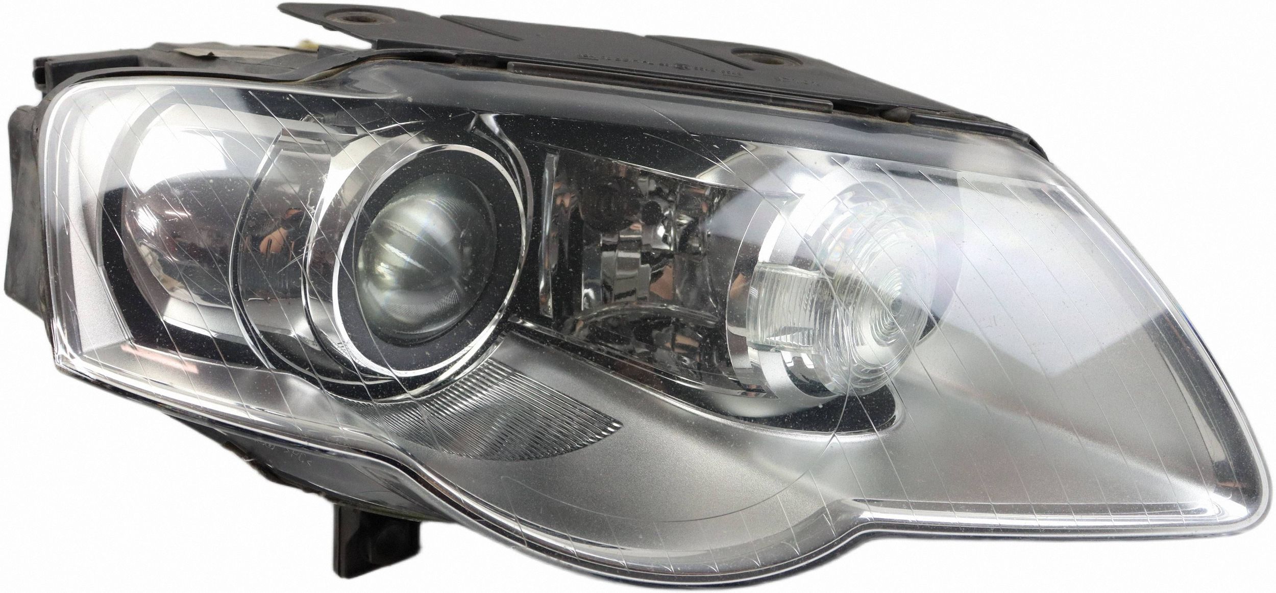 VW PASSAT B6 light front right front BI-XENON SKRETNA EUROPA 3C0941752D
