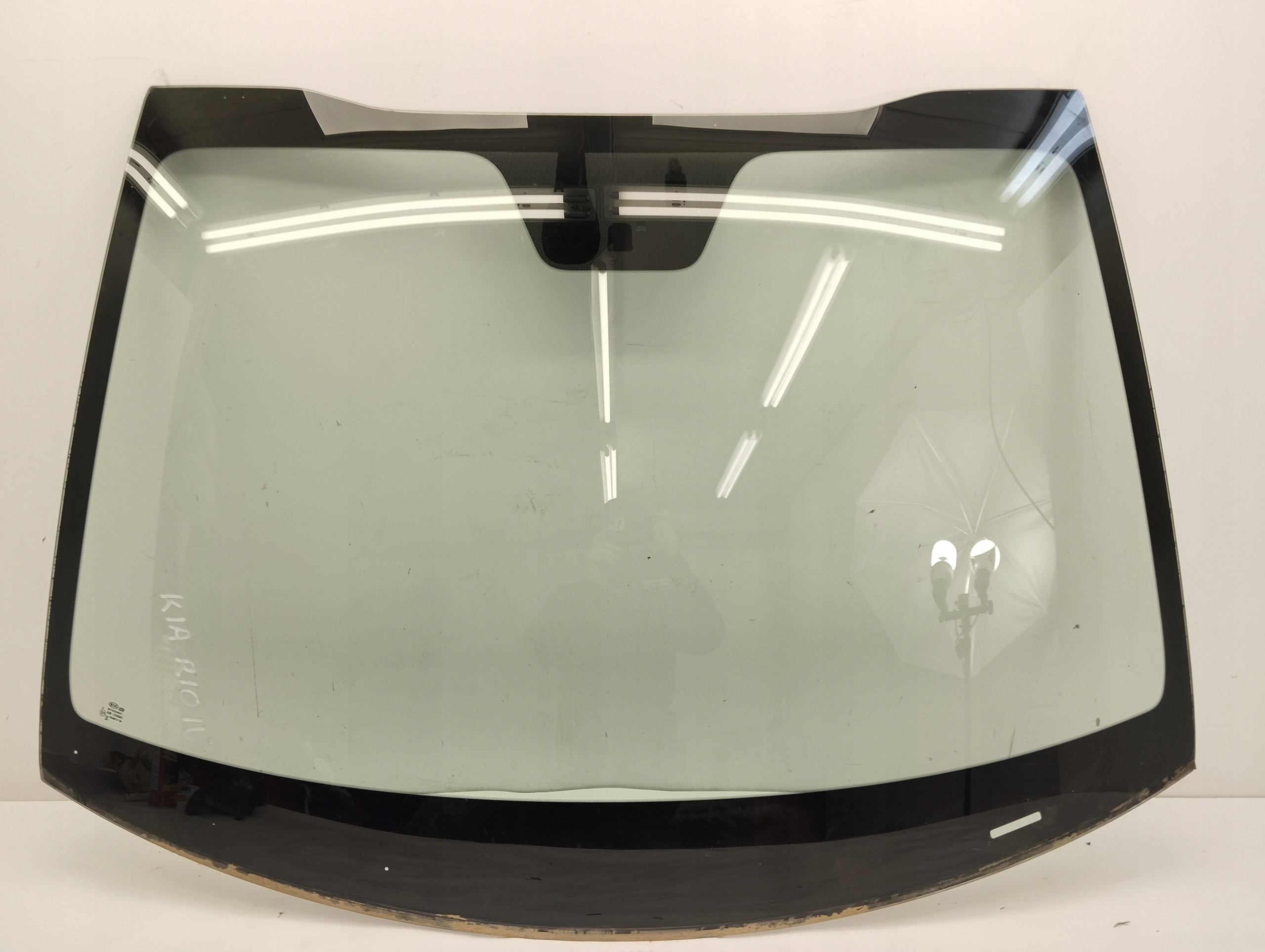 KIA RIO IV СТЕКЛО ВЕТРОВОЕ