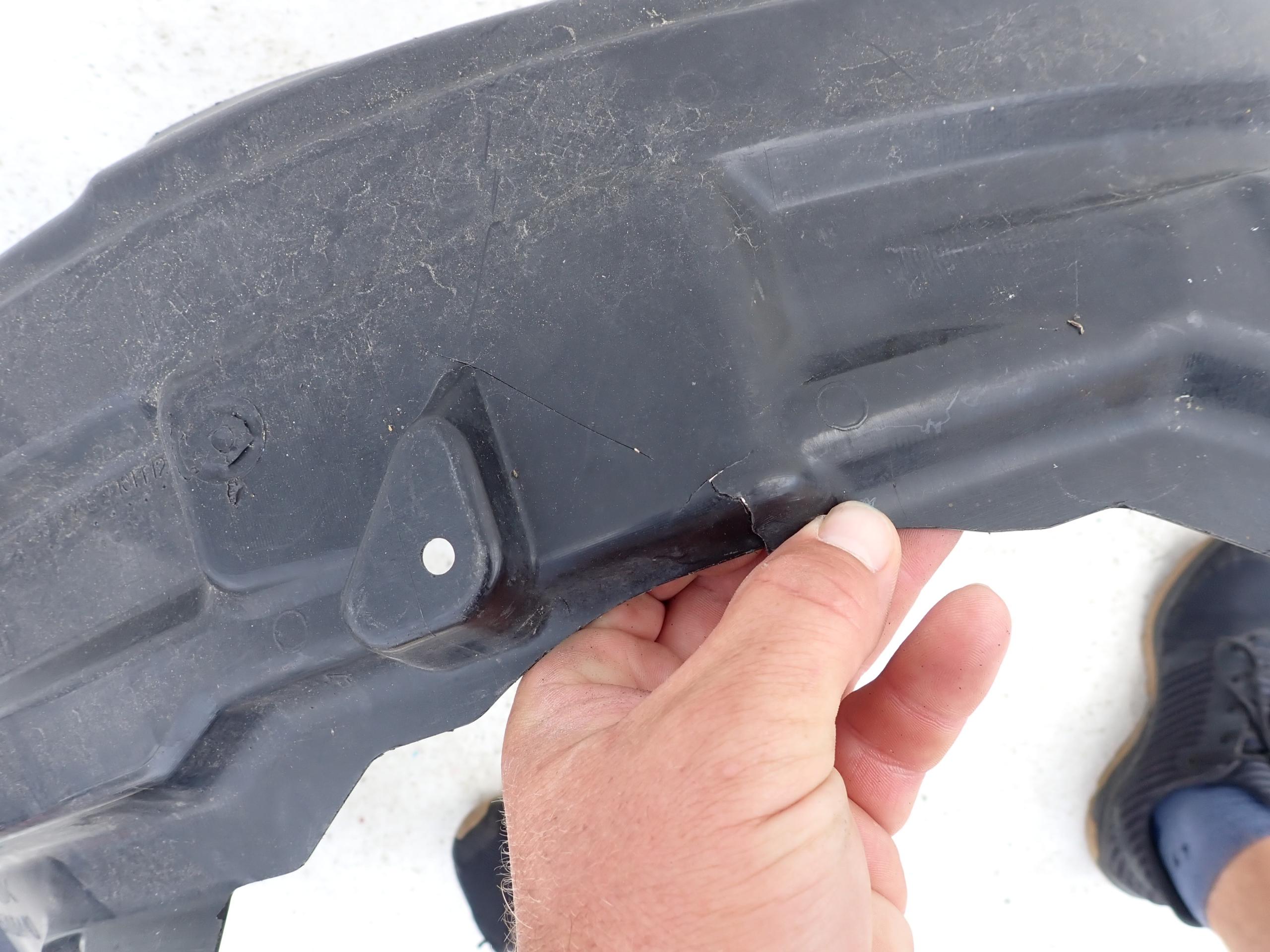 MITSUBISHI LANCER VIII X 07- mudguard right front
