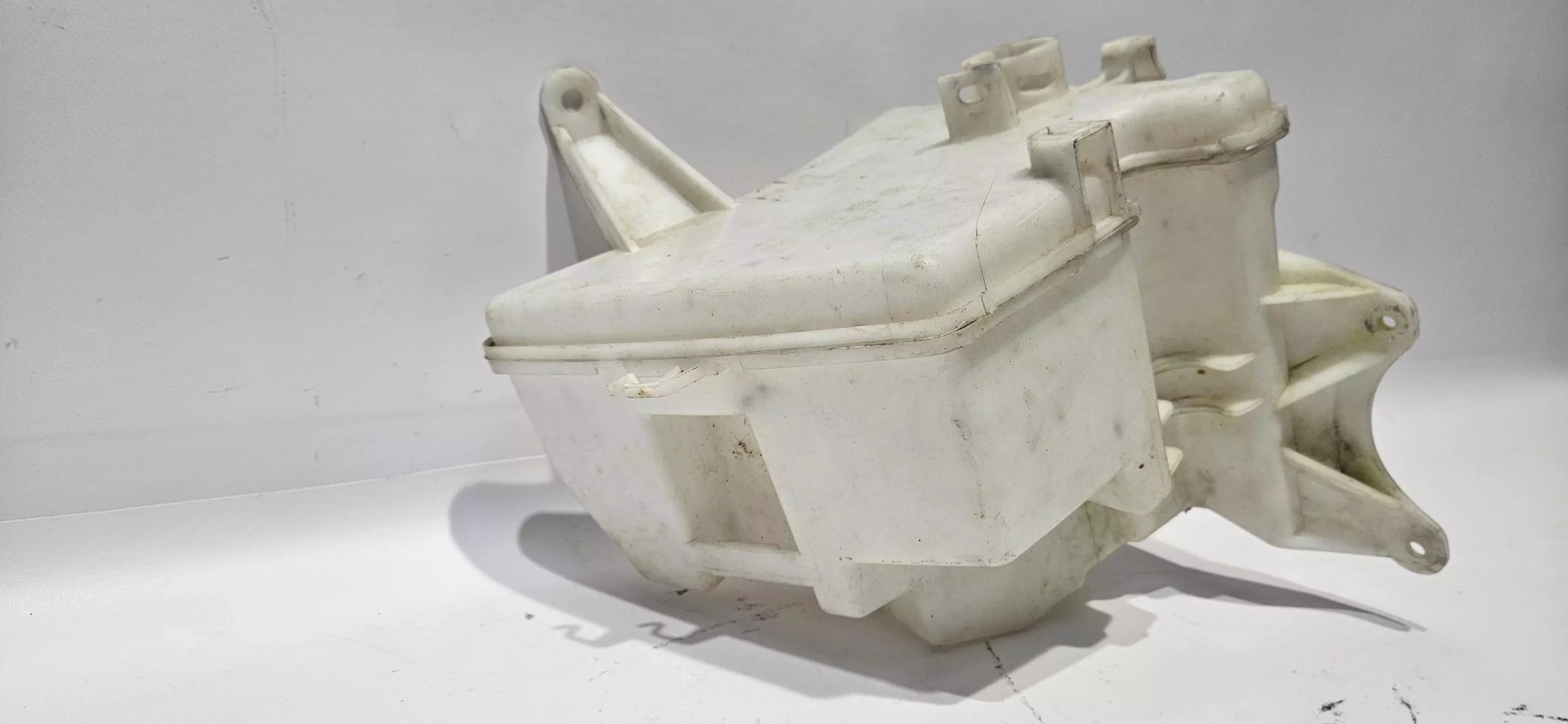 washer fluid tank TOYOTA AURIS II 2012-18