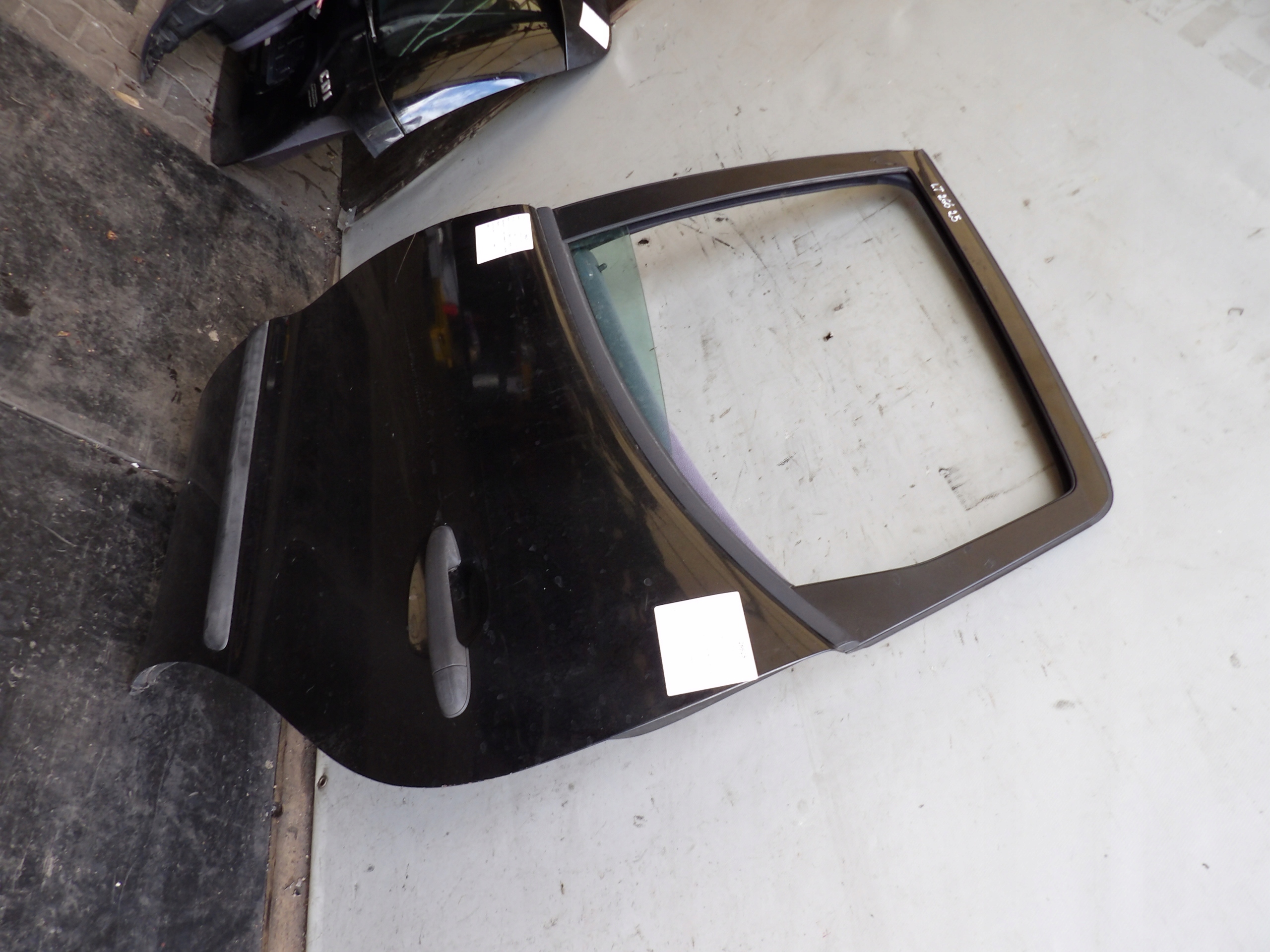 Mercedes W168 door rear. left lak. 696