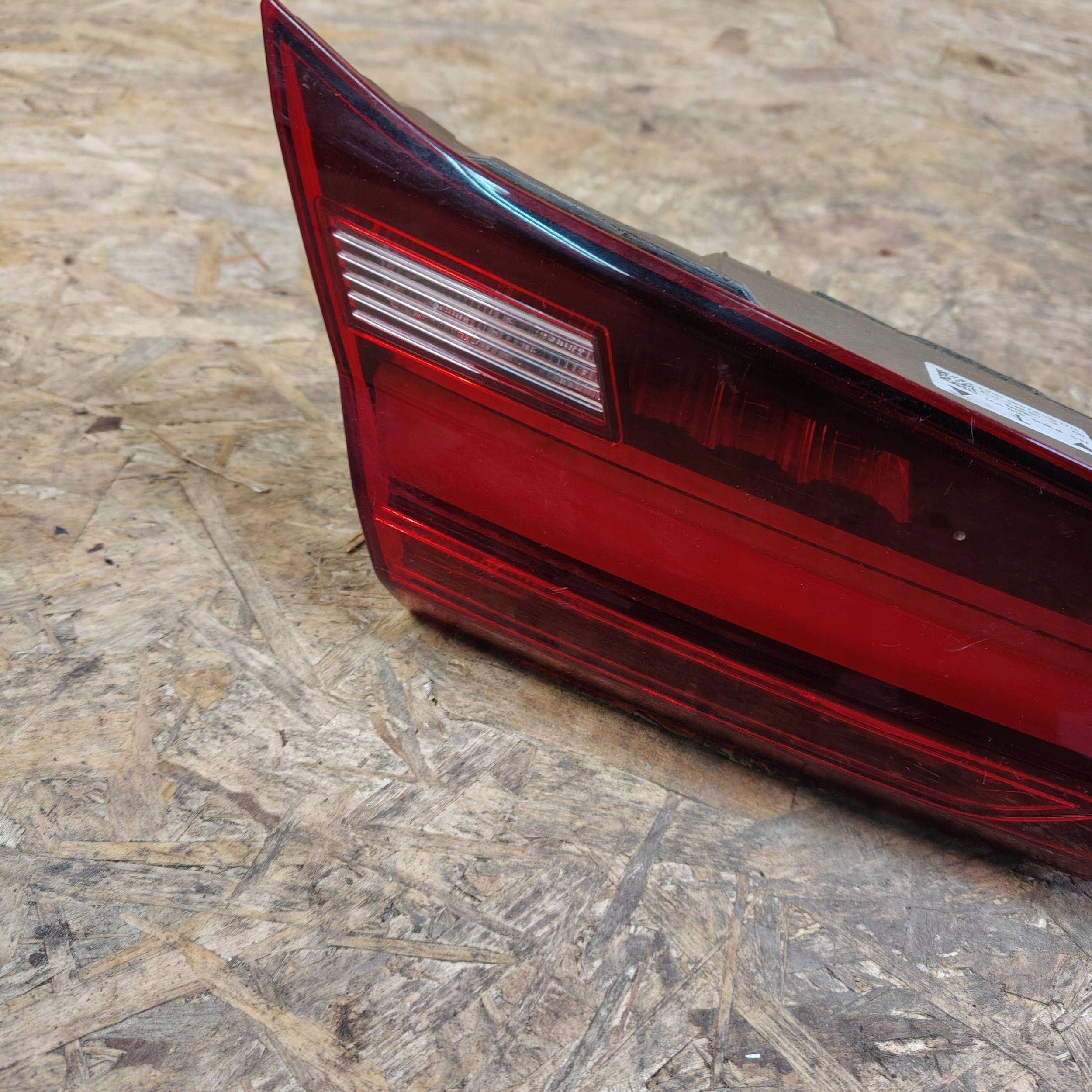 light rear w klapie rear part side left BMW 1 F40 647751