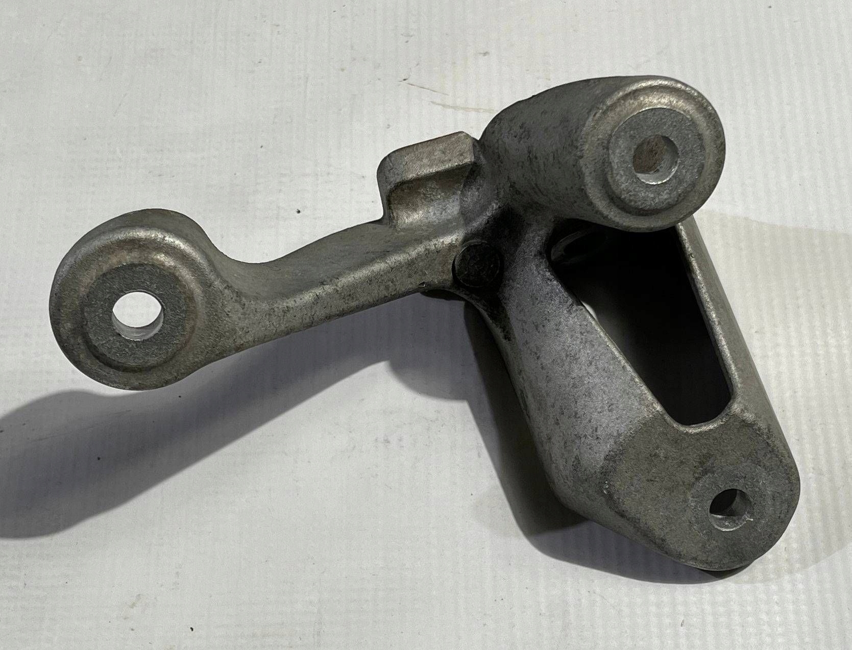 holder holder of the engine front front right Chevrolet Corvette C7 2014+