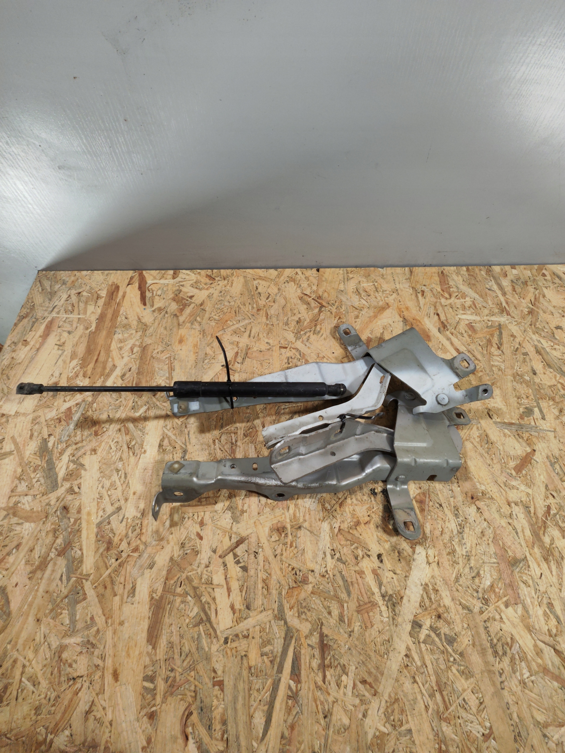 KOMPLET of hinges bonnets right left RENAULT CLIO IV