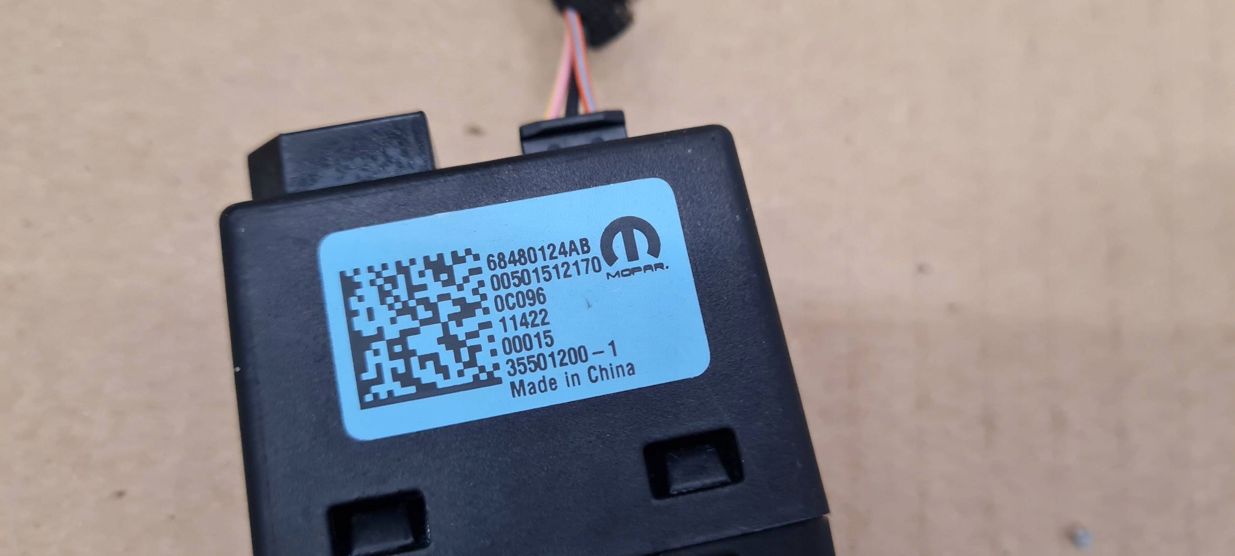 Chrysler Pacifica 2022 adapter PORT USB cover 68480124AB