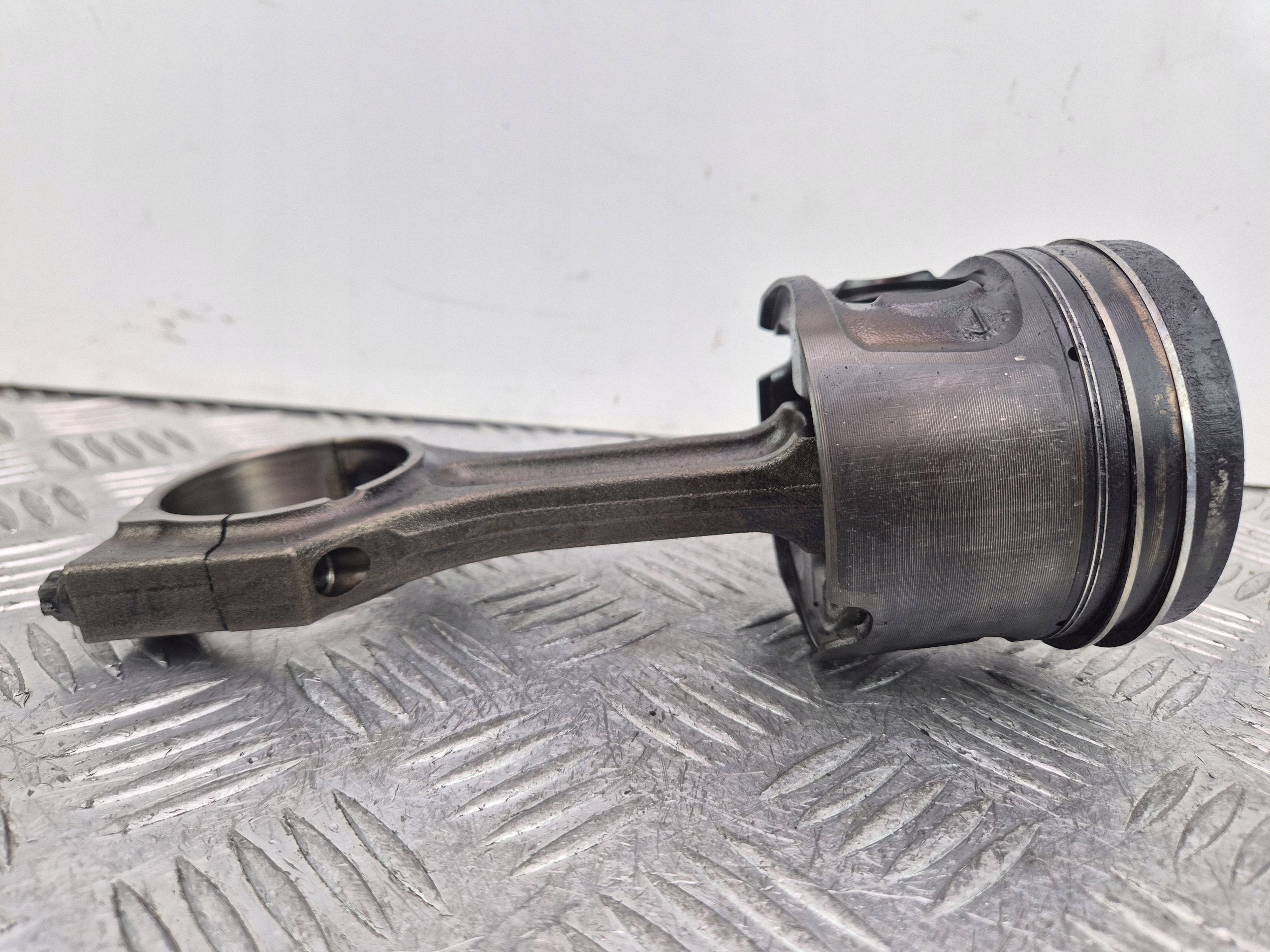 piston avec bielle BMW 1 E81 E87 118d 0840BB N47D20A