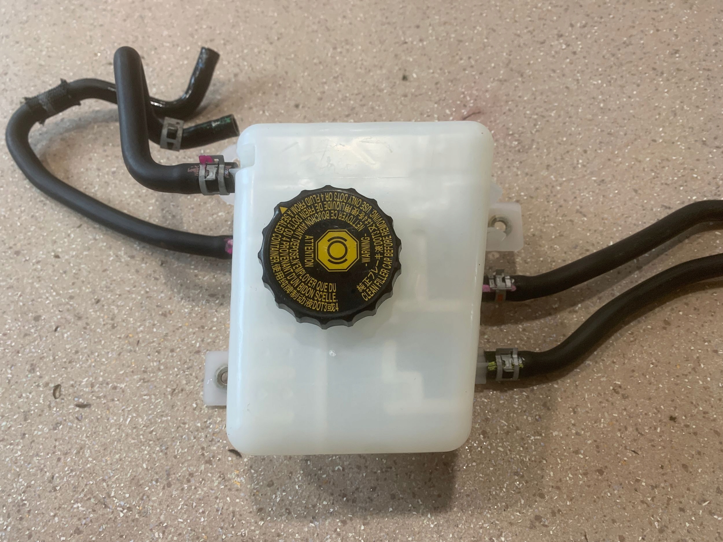 бачок тормозной жидкости lexus RX 450H