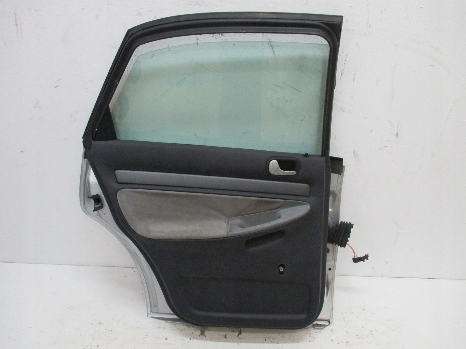 door left rear. AUDI A4 8D0 sedan