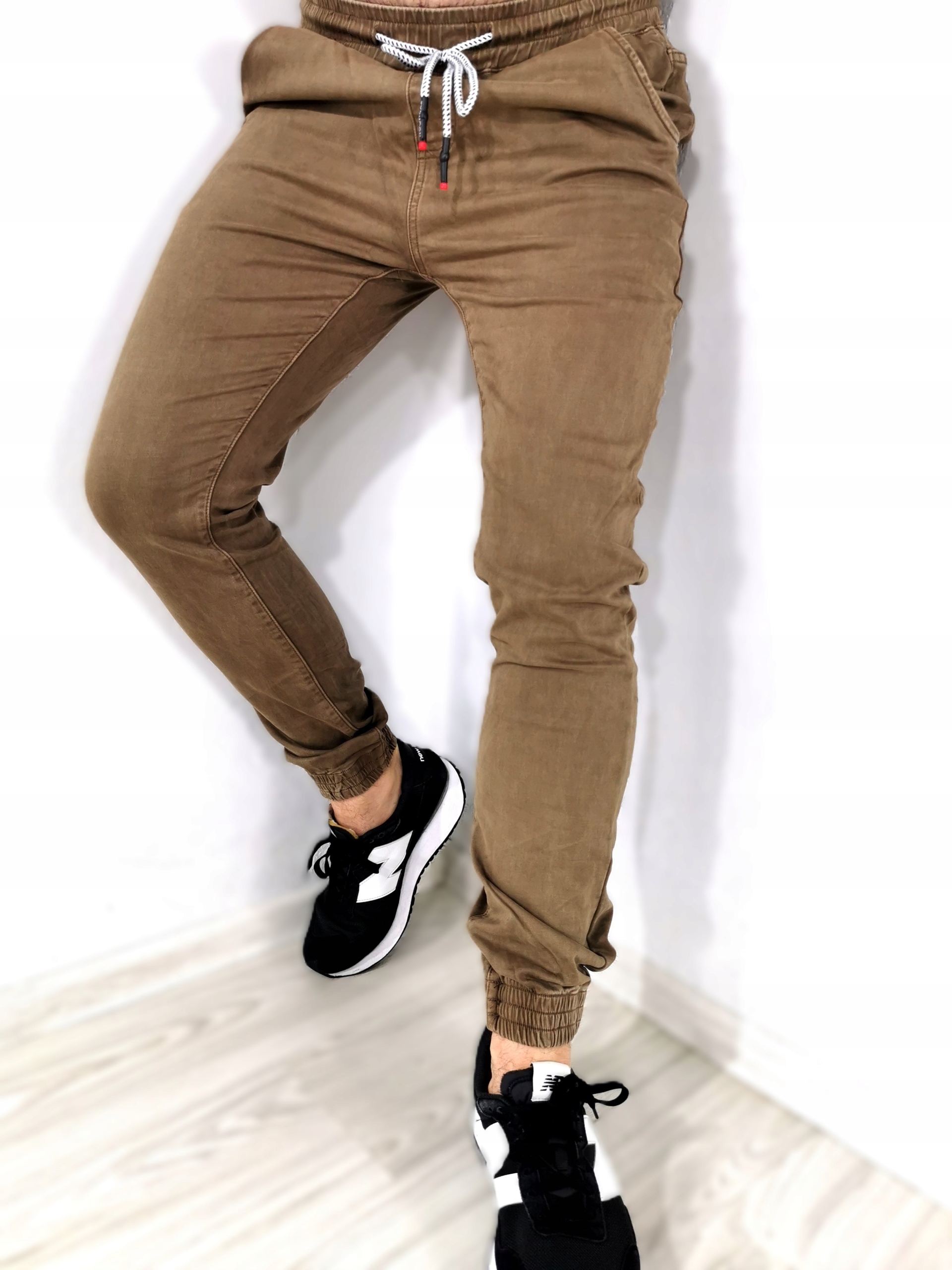 Pánské jogger kalhoty hnědé béžové hladké M 33