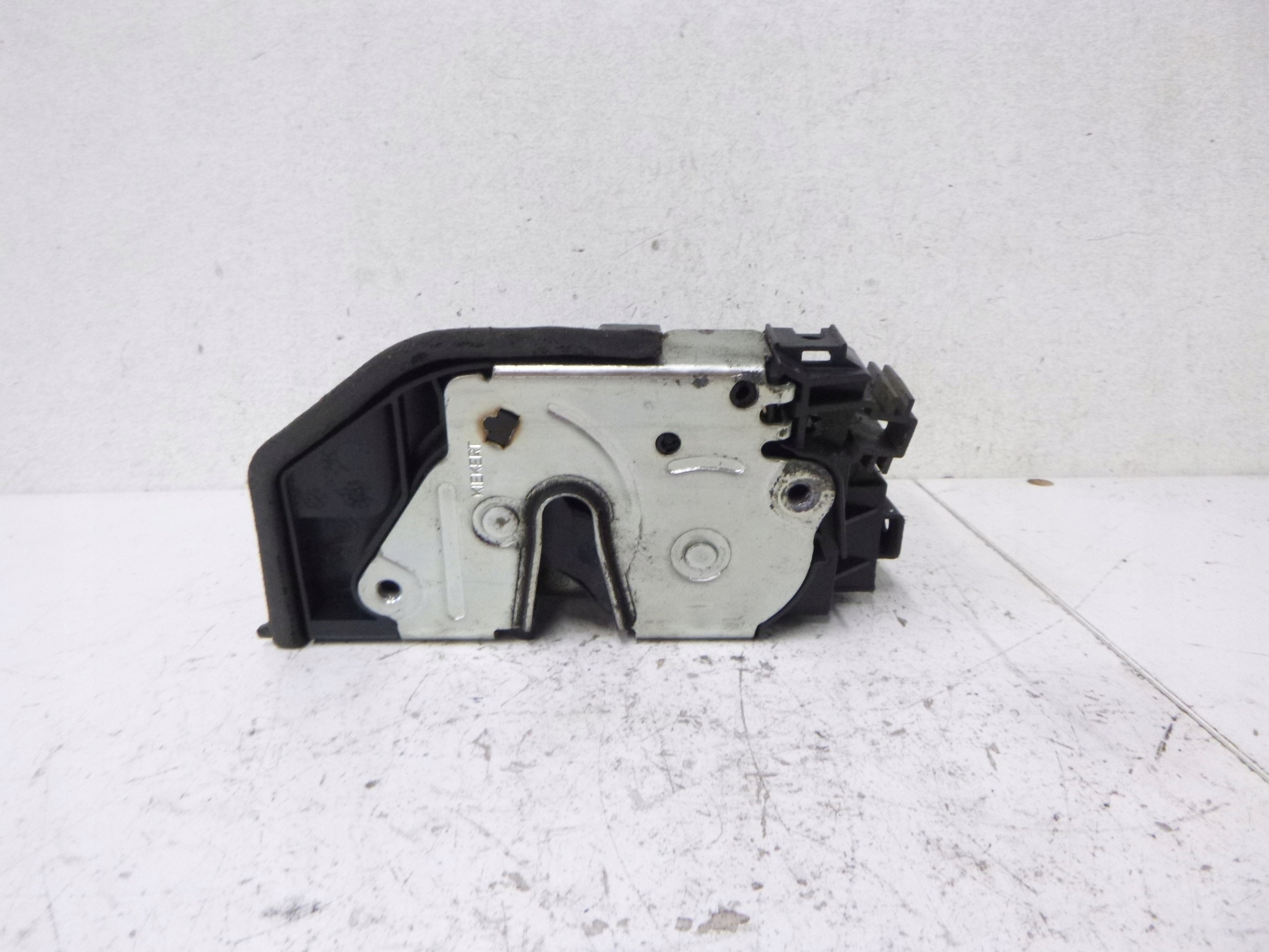 zámek dveře předek pravý BMW 1 E87 E81 E90 E91 5 PIN 7202146 OE