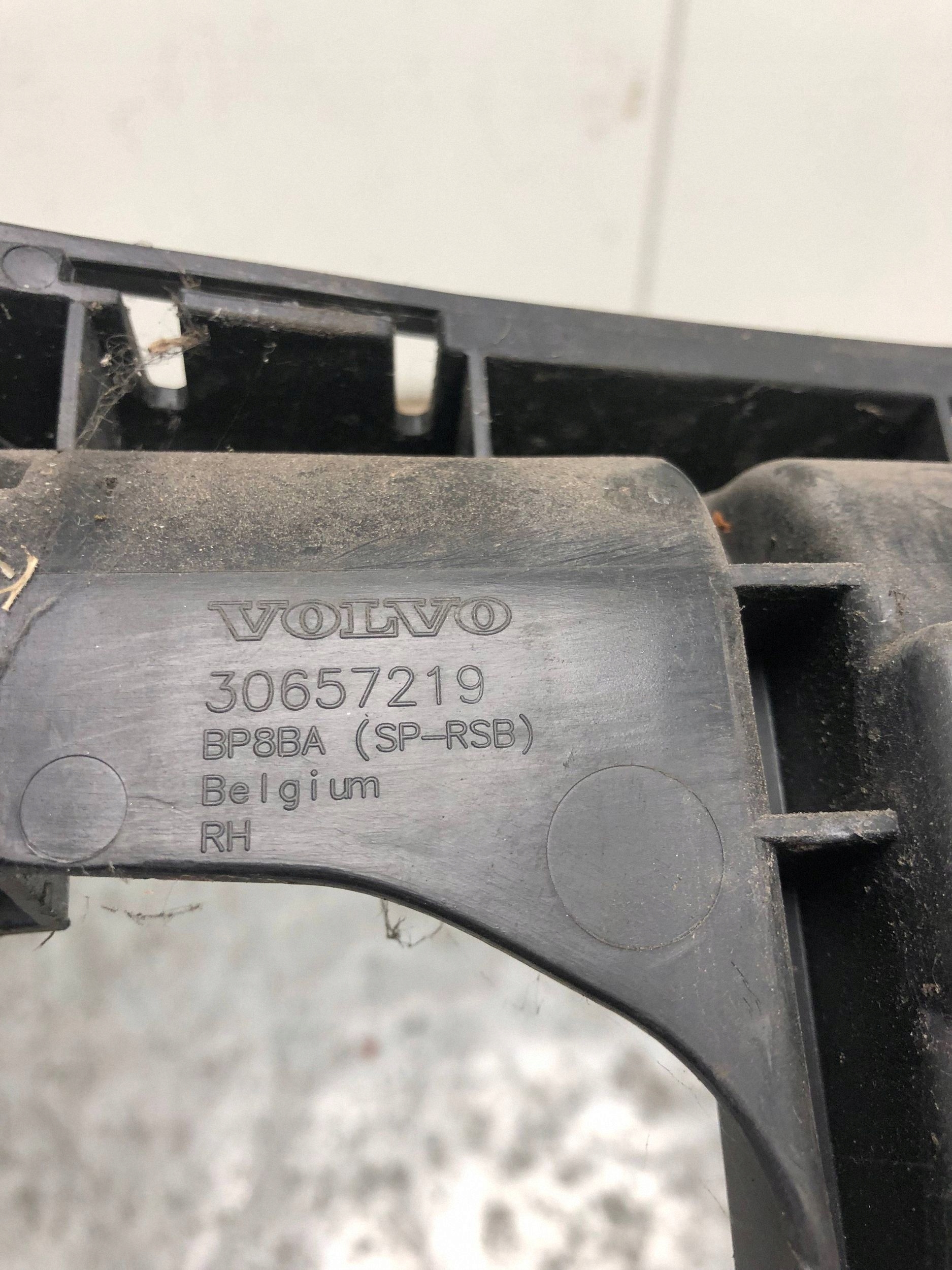 bumper bracket right rear part VOLVO C30 30657219