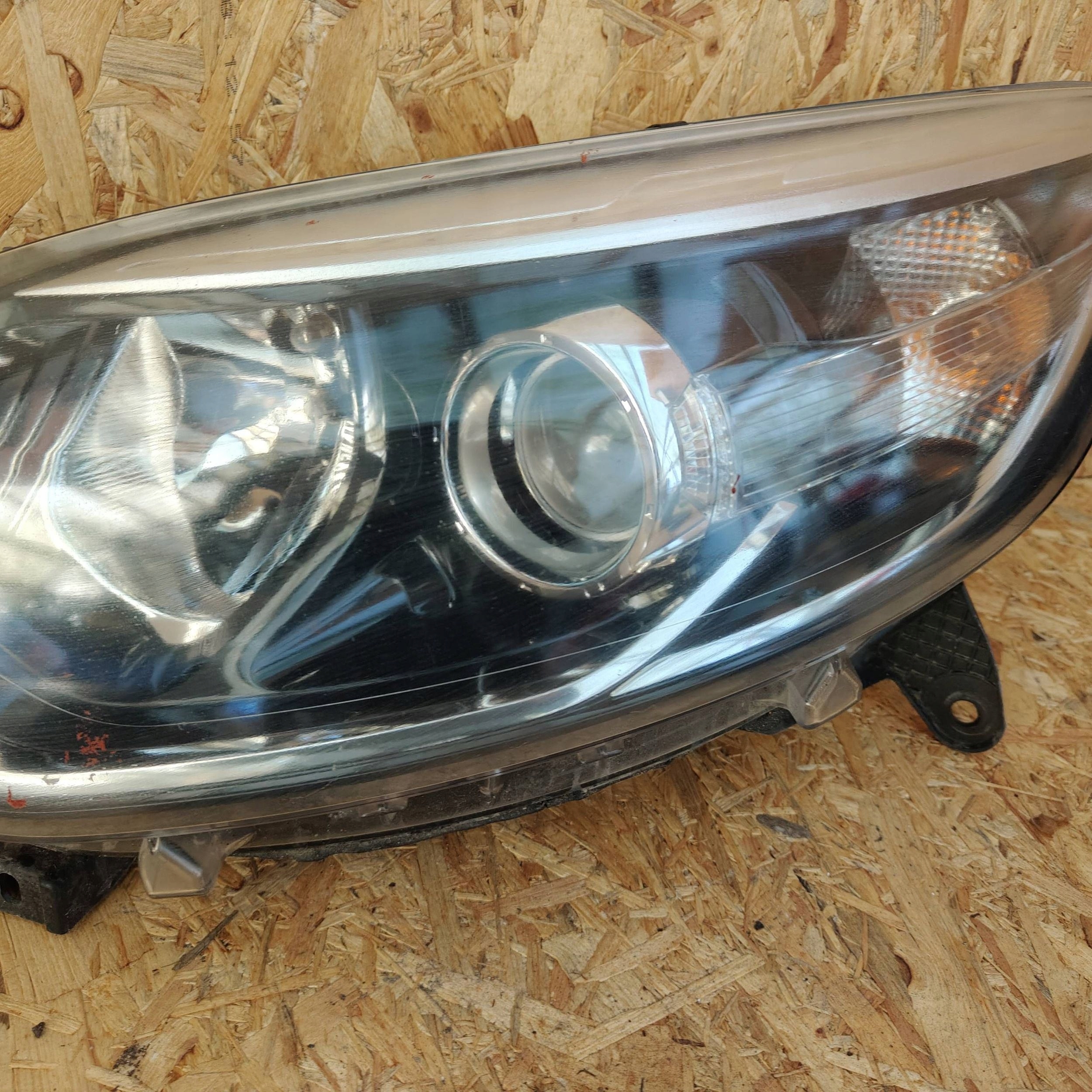 Renault Captur 2013 front side left light front