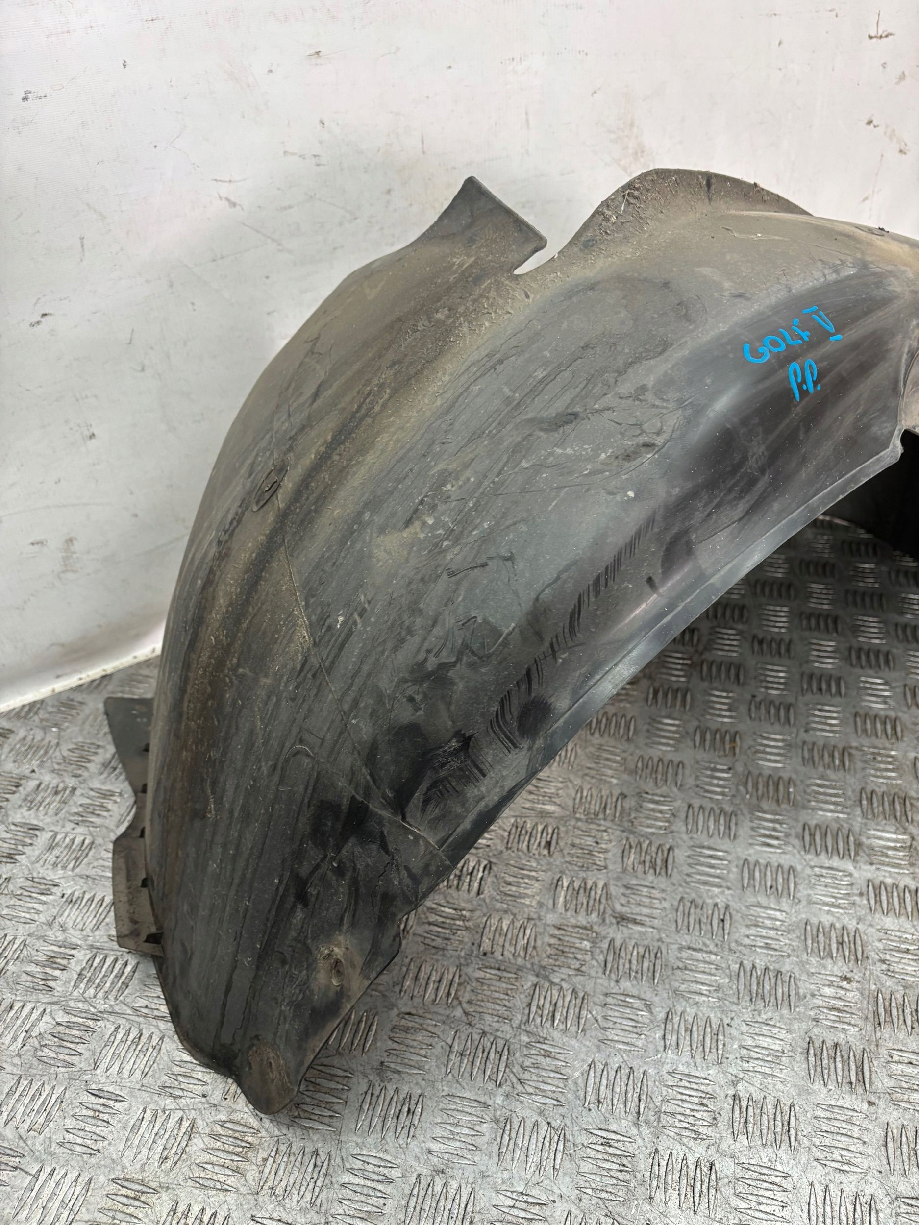 mudguard front front right VW GOLF V 5